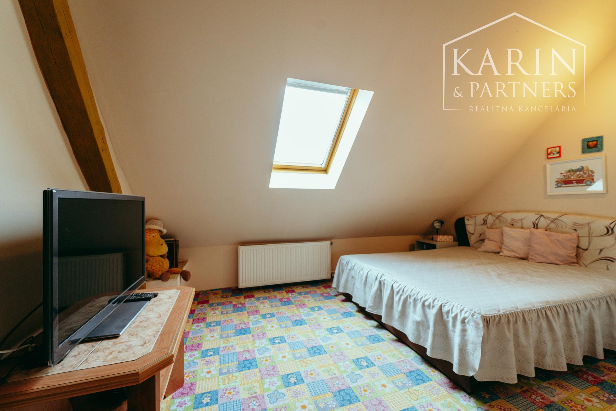 PREDAJ: 5-IZBOVÝ RODINNÝ DOM V SKALICI