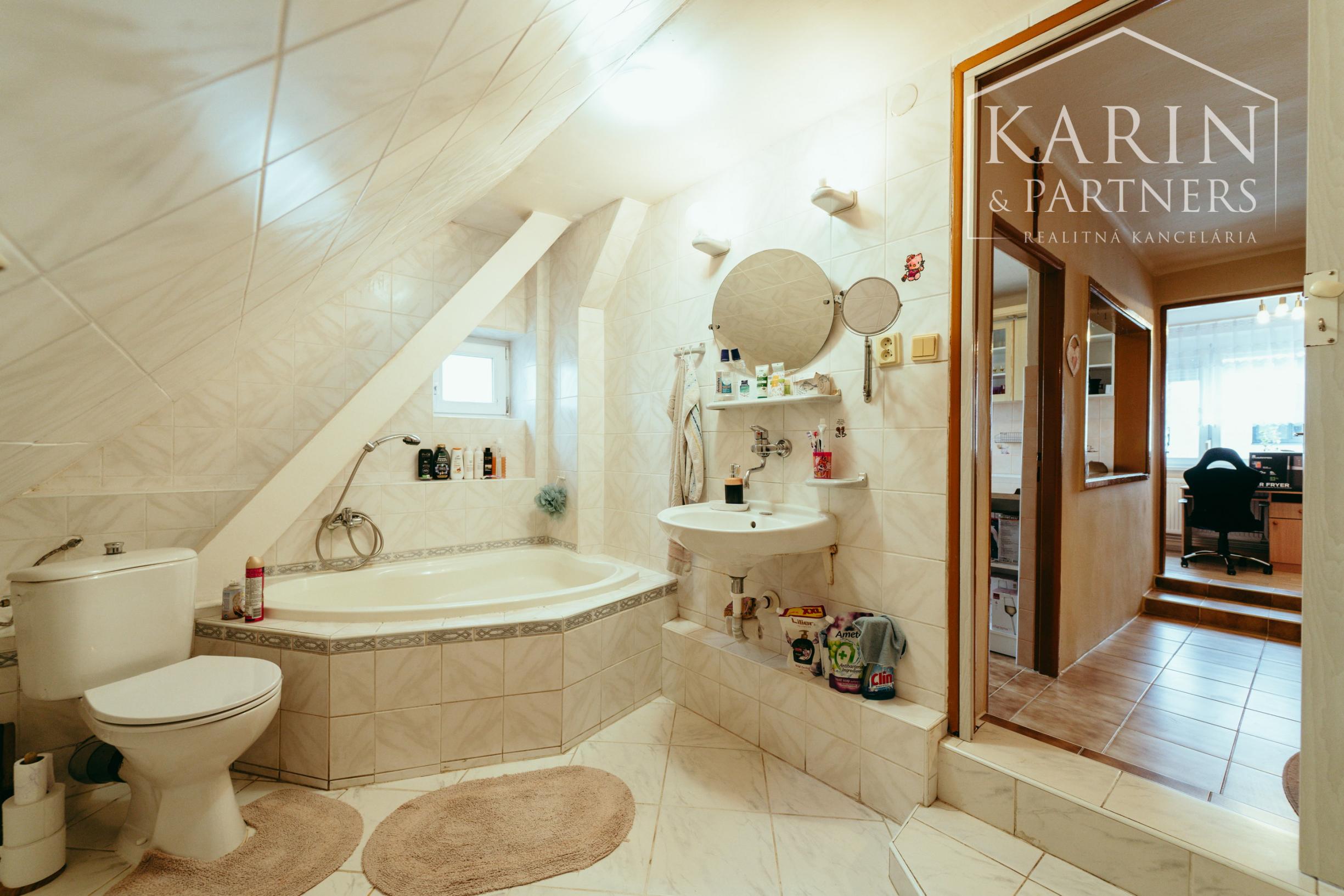 PREDAJ: 5-IZBOVÝ RODINNÝ DOM V SKALICI