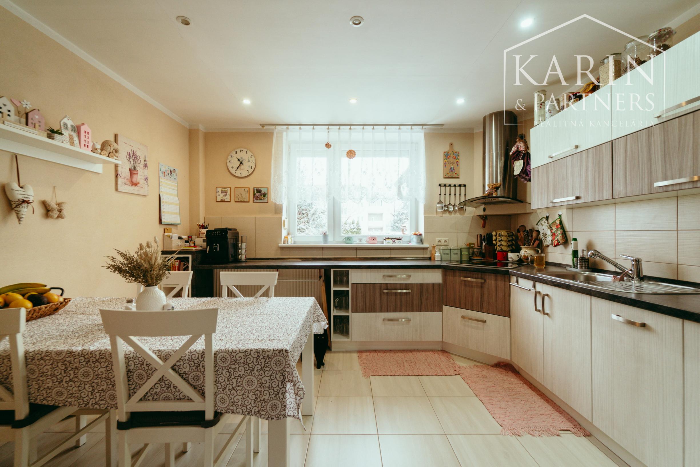 PREDAJ: 5-IZBOVÝ RODINNÝ DOM V SKALICI