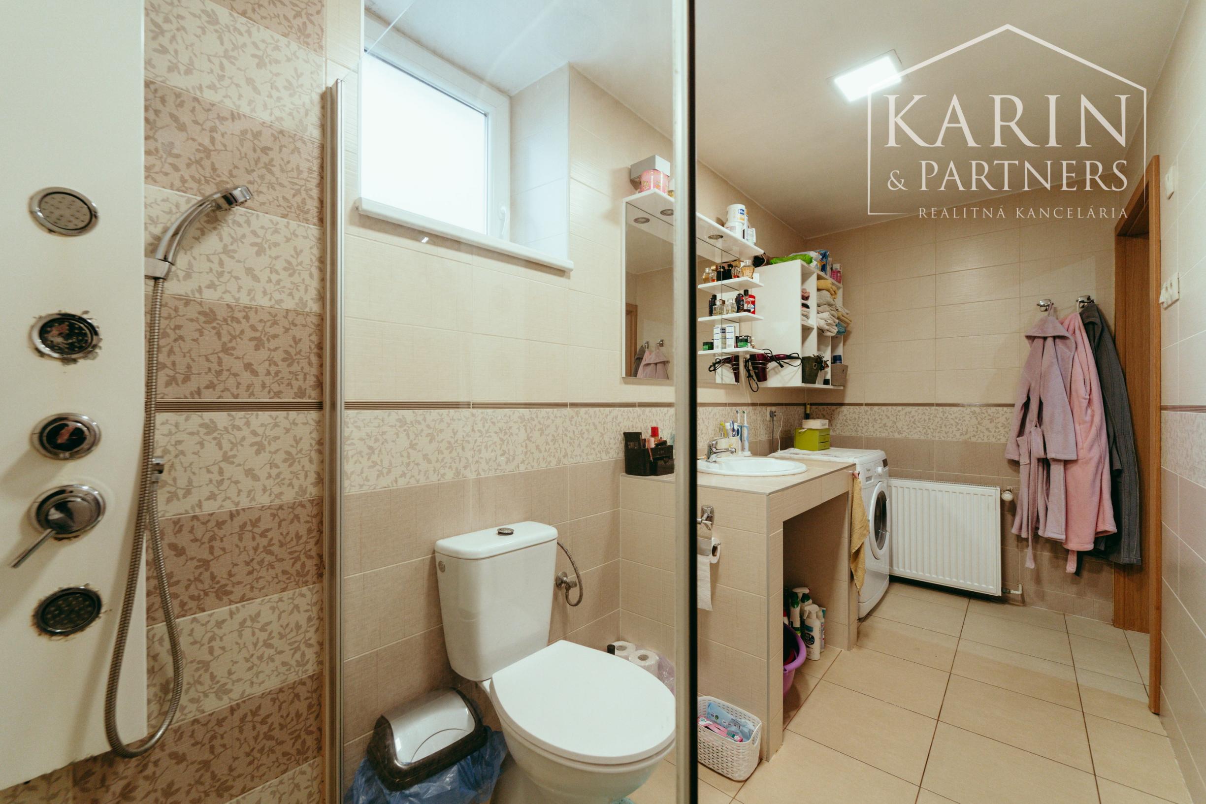 PREDAJ: 5-IZBOVÝ RODINNÝ DOM V SKALICI