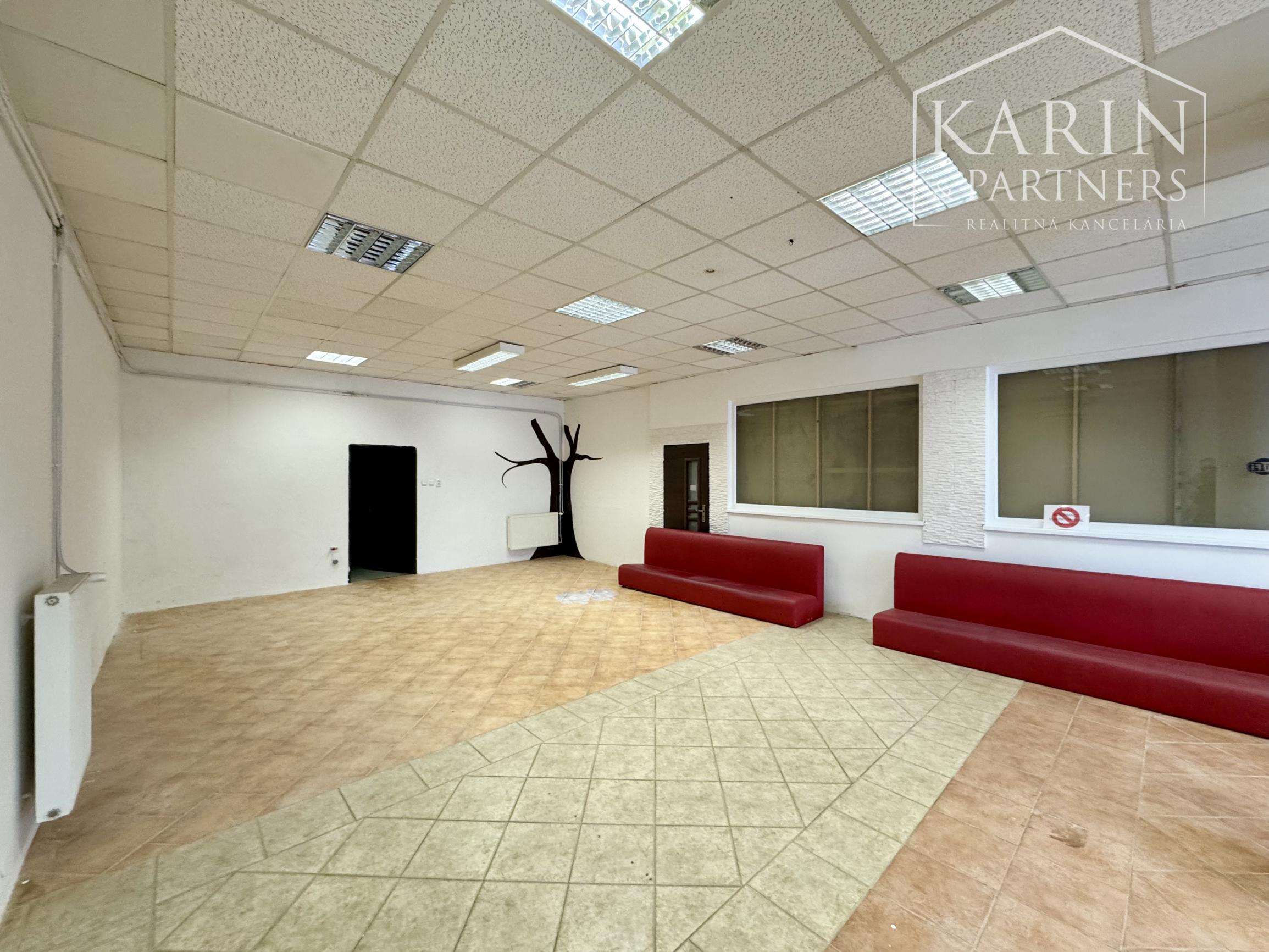 OBCHODNO-SKLADOVÝ PRIESTOR 80 M2 S RAMPOU A VÝŤAHOM