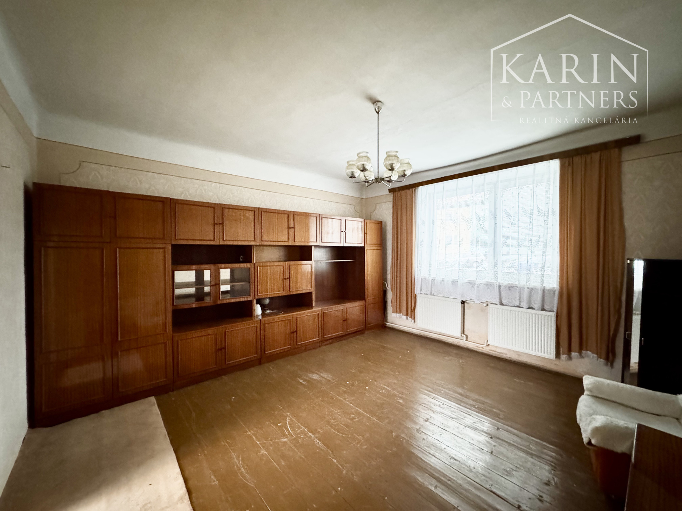 PRENÁJOM: 3-IZBOVÝ RODINNÝ DOM S VEĽKOU ZÁHRADOU – HOLÍČ