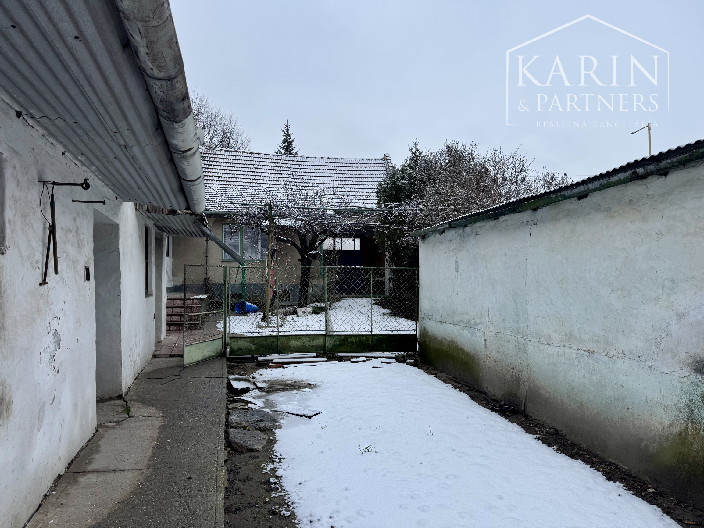 PRENÁJOM: 3-IZBOVÝ RODINNÝ DOM S VEĽKOU ZÁHRADOU – HOLÍČ