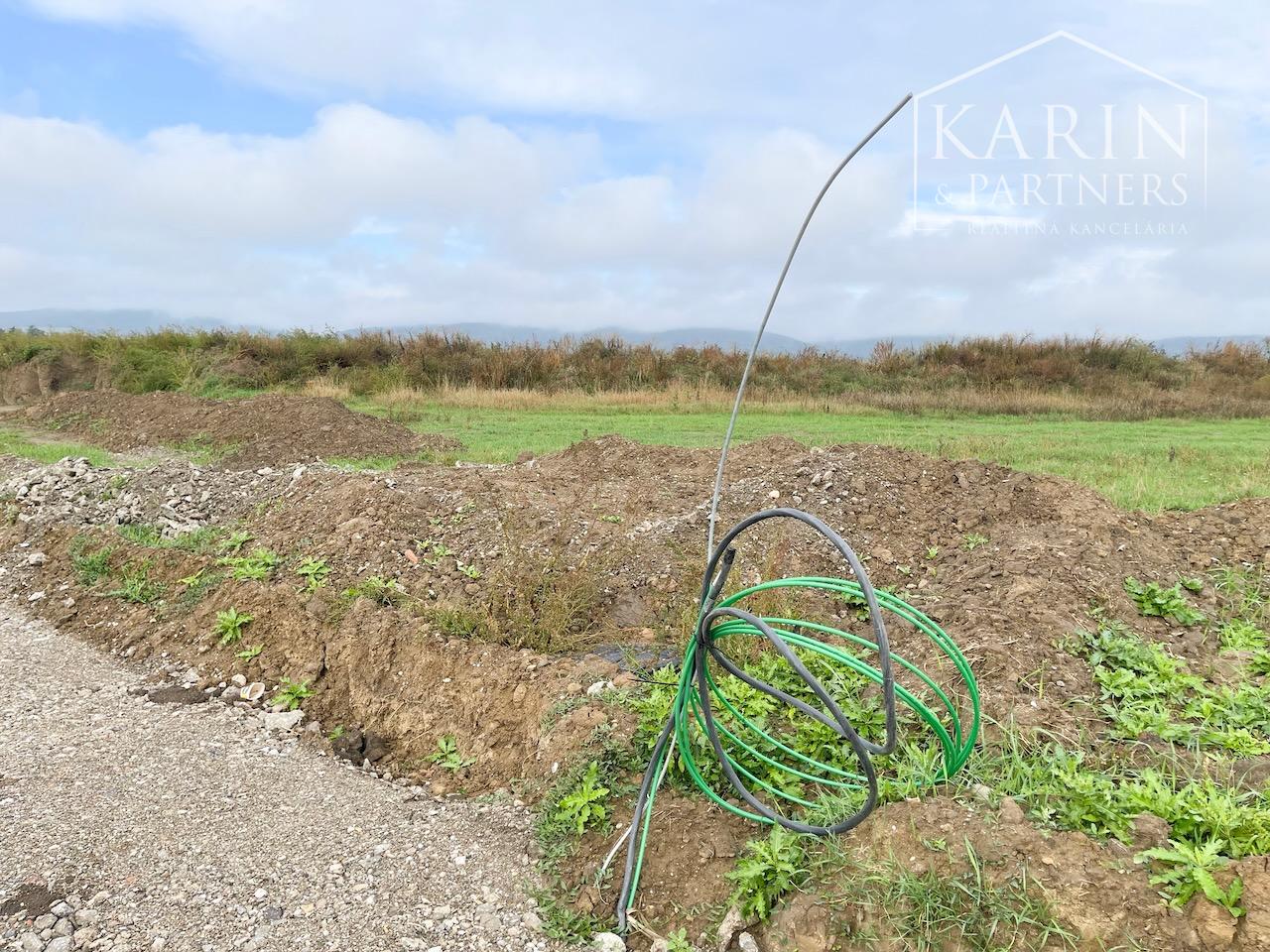 Stavebný pozemok 559 m² v obci Dlhá – projekt domu v cene