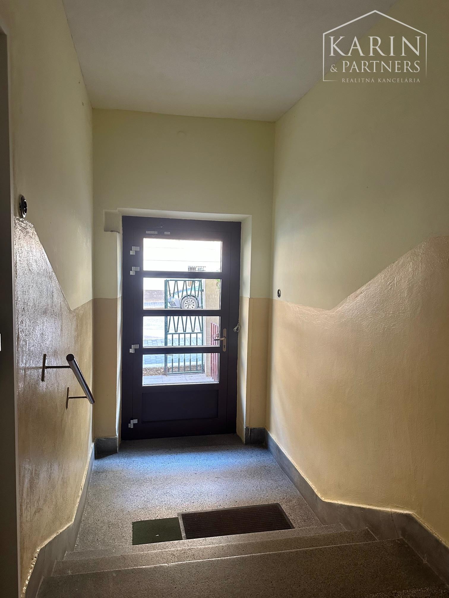 Prenájom 2 izbový byt pri Prezidentskom paláci