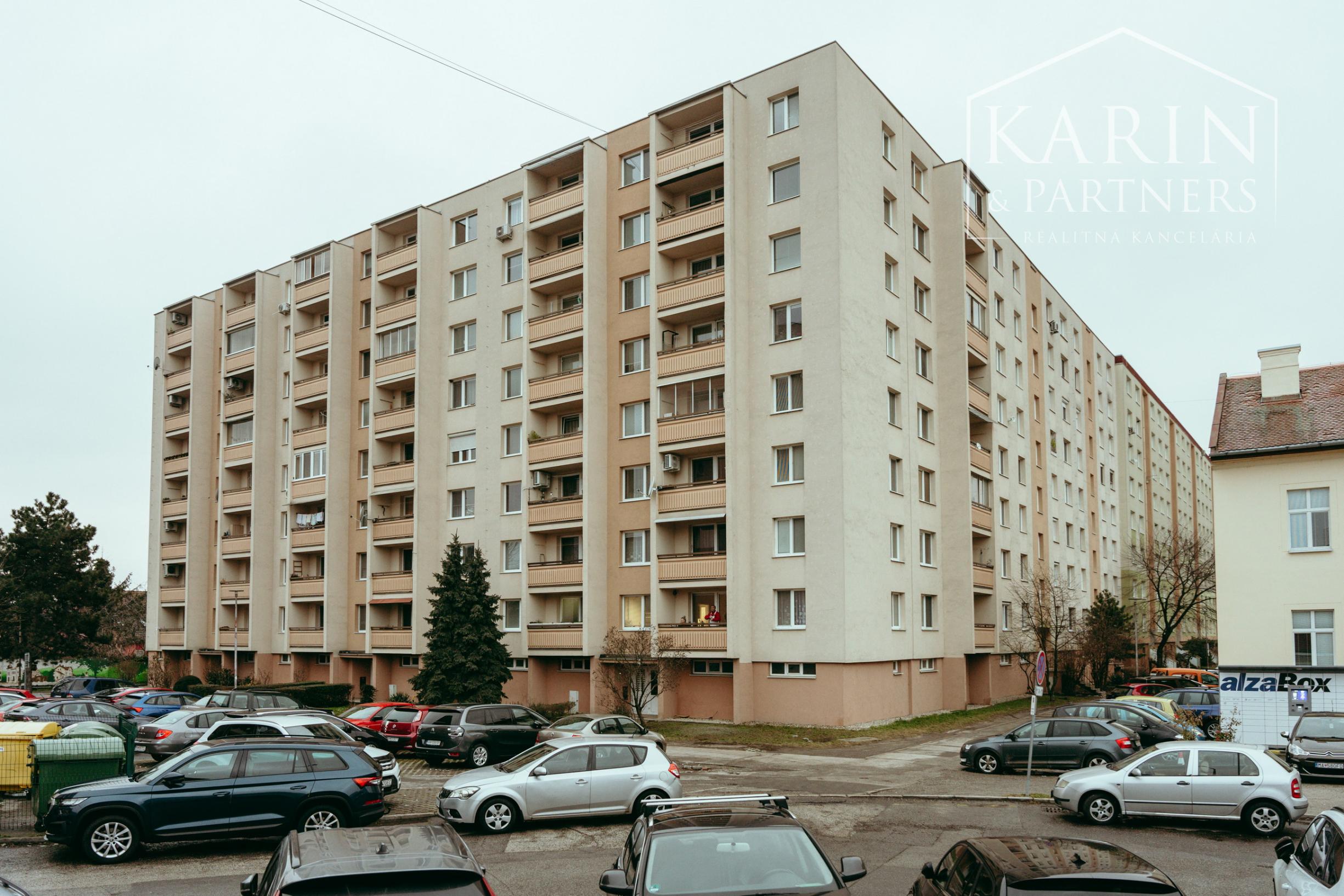 3i zrekonštruovaný, kompletne zariadený byt v centre mesta Malacky