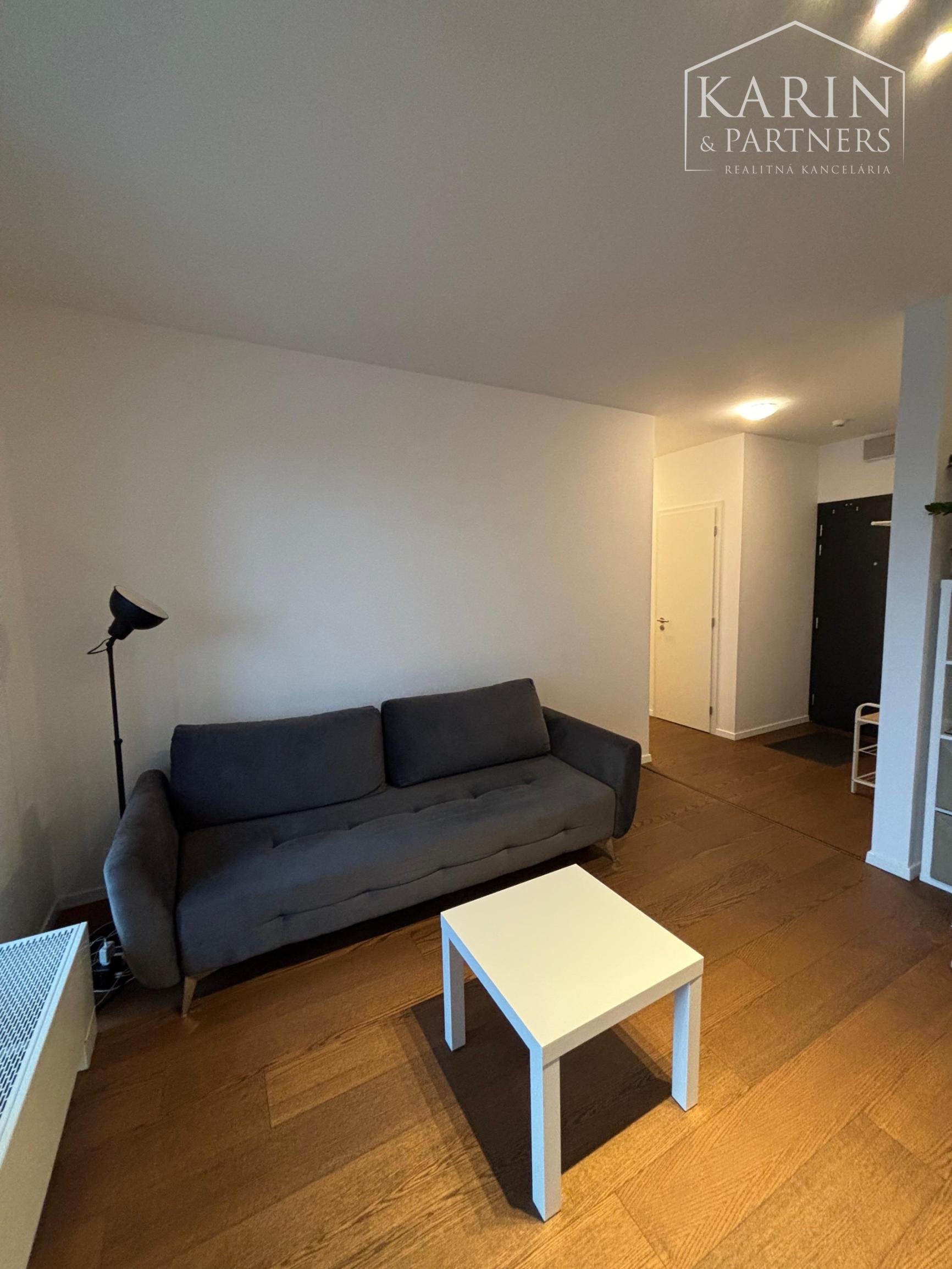 Zariadený 2 izbový byt s parkovaním v garáži a skladom - rezidenčný komplex Čerešne