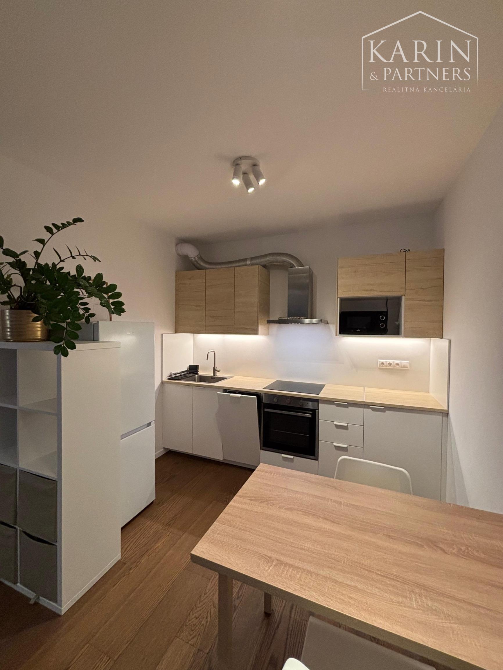 Zariadený 2 izbový byt s parkovaním v garáži a skladom - rezidenčný komplex Čerešne