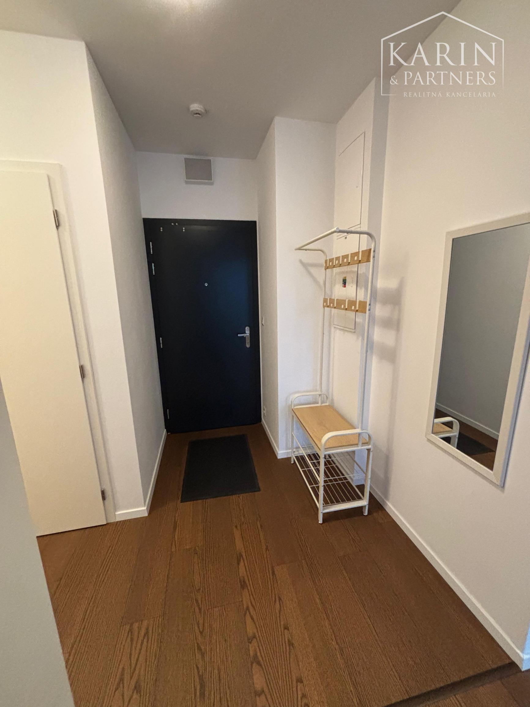 Zariadený 2 izbový byt s parkovaním v garáži a skladom - rezidenčný komplex Čerešne