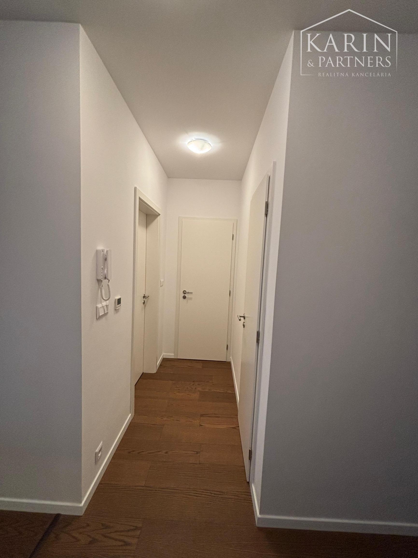 Zariadený 2 izbový byt s parkovaním v garáži a skladom - rezidenčný komplex Čerešne