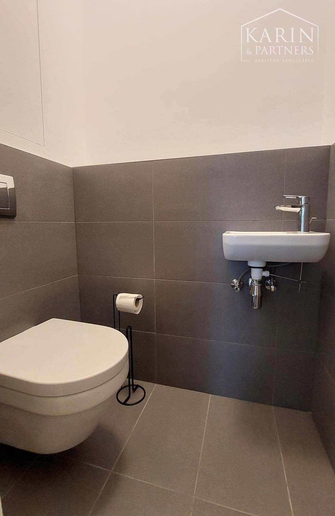 Zariadený 2 izbový byt s parkovaním v garáži a skladom - rezidenčný komplex Čerešne