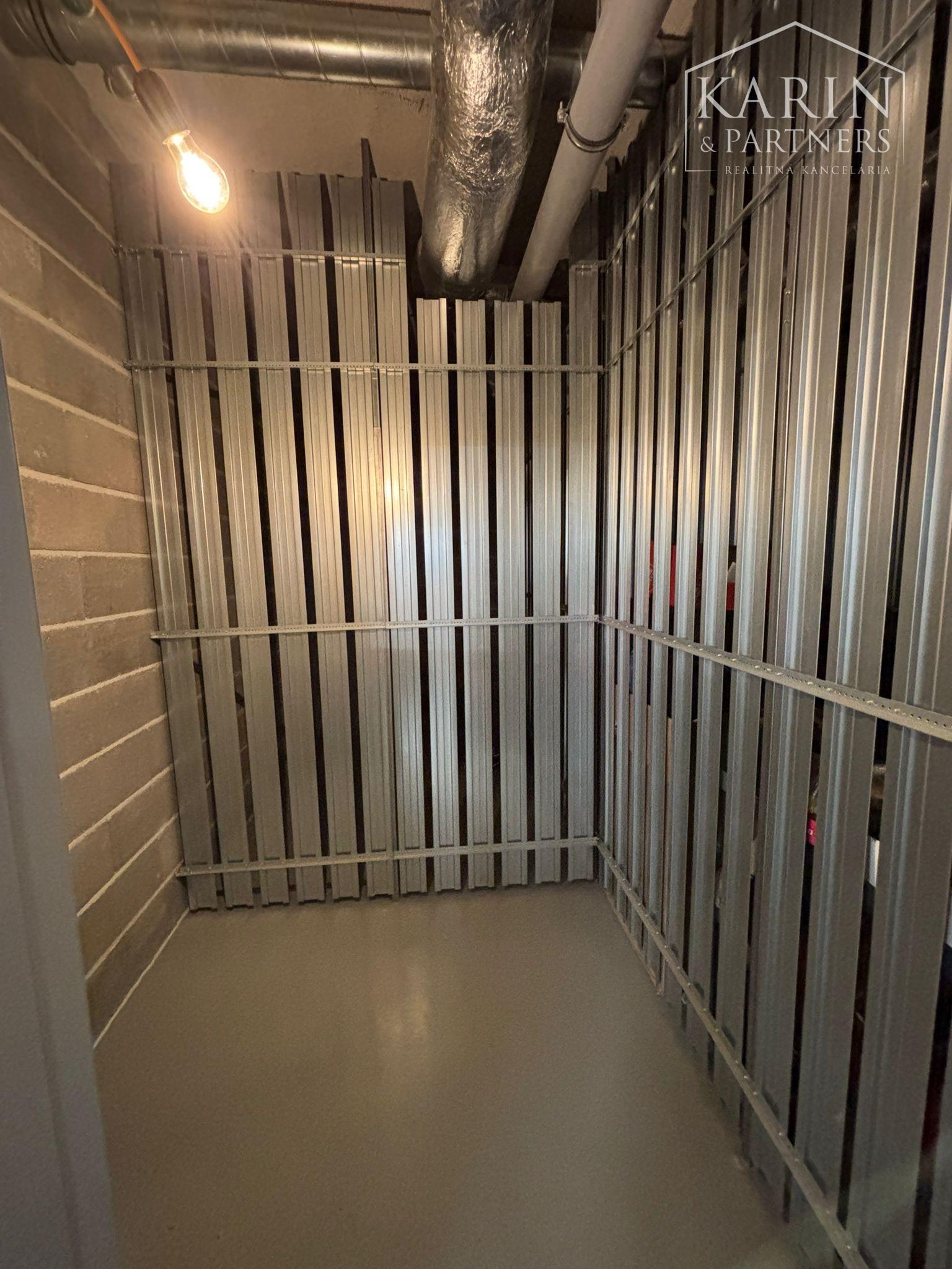 Zariadený 2 izbový byt s parkovaním v garáži a skladom - rezidenčný komplex Čerešne