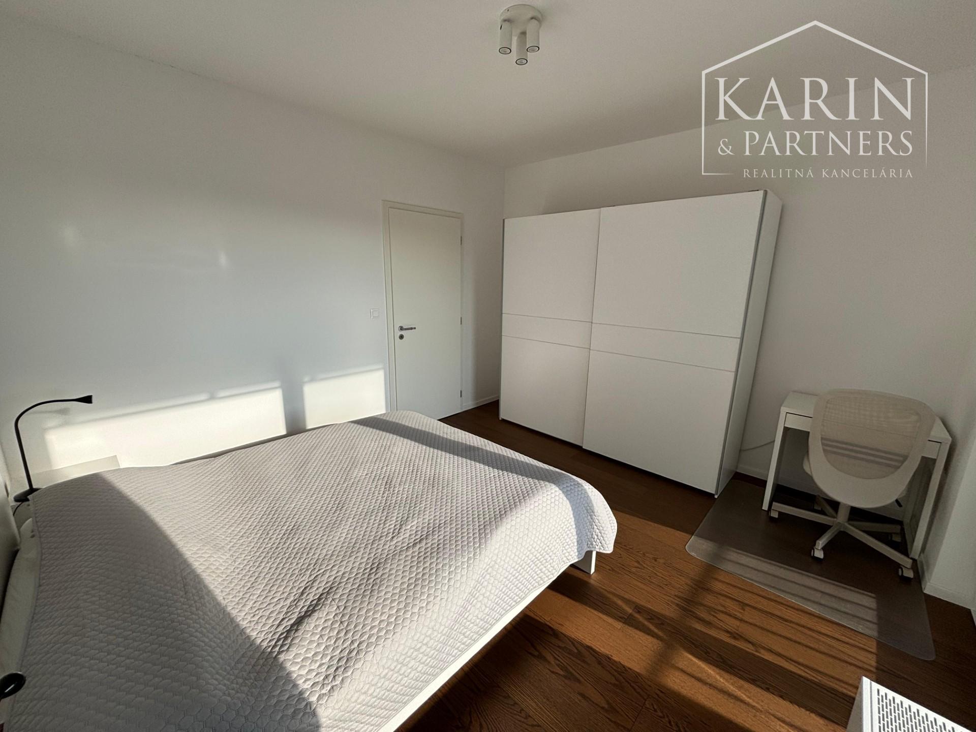 Zariadený 2 izbový byt s parkovaním v garáži a skladom - rezidenčný komplex Čerešne