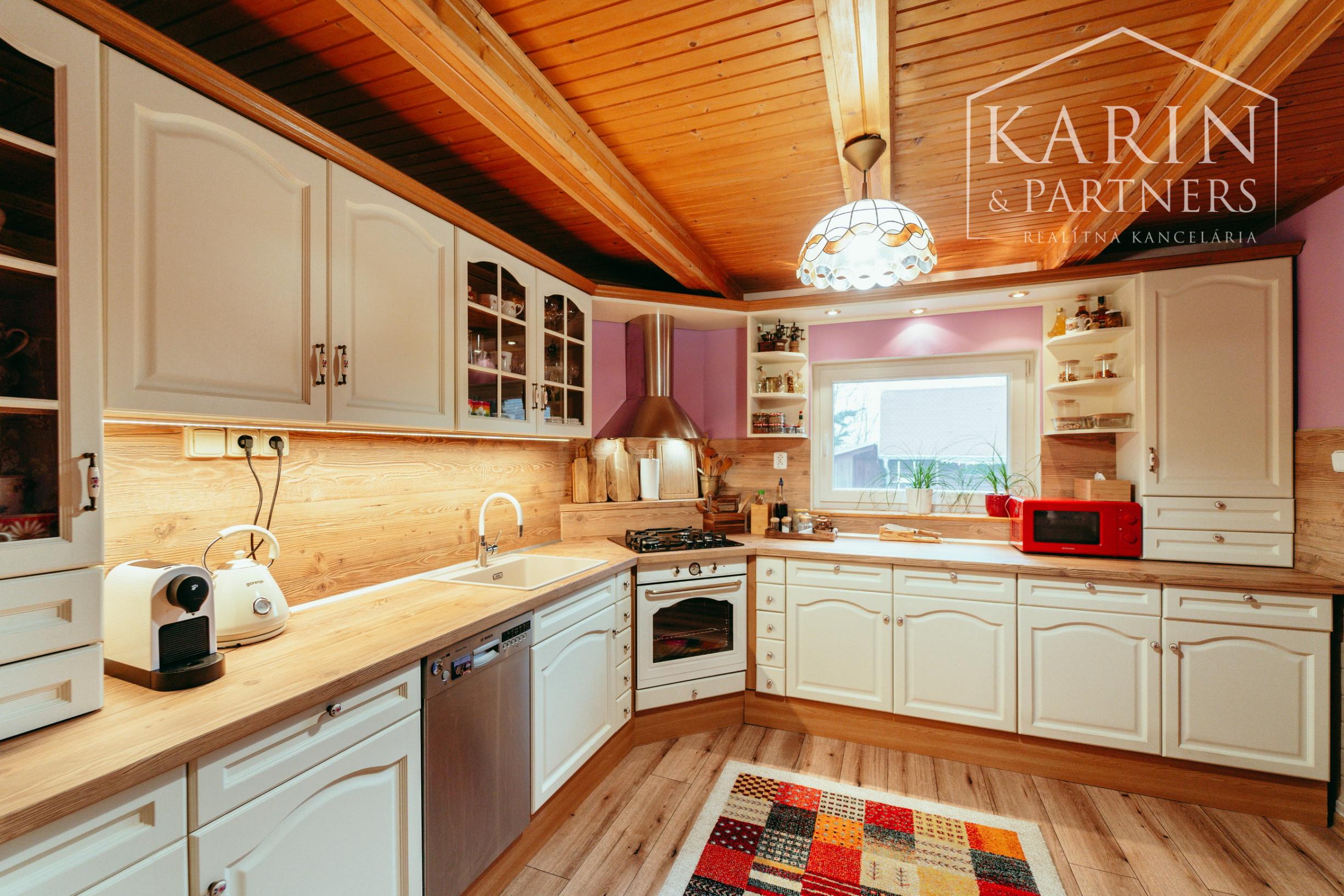 Štýlový 4 izbový rodinný dom kúsok od borovicových lesov