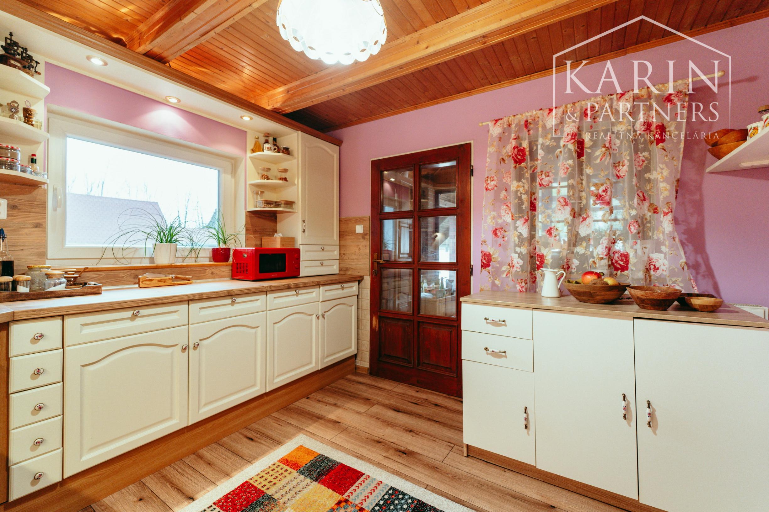 Štýlový 4 izbový rodinný dom kúsok od borovicových lesov