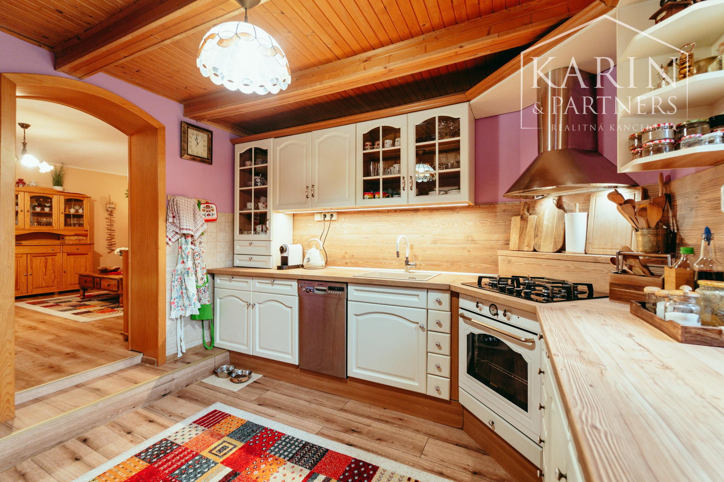 Štýlový 4 izbový rodinný dom kúsok od borovicových lesov