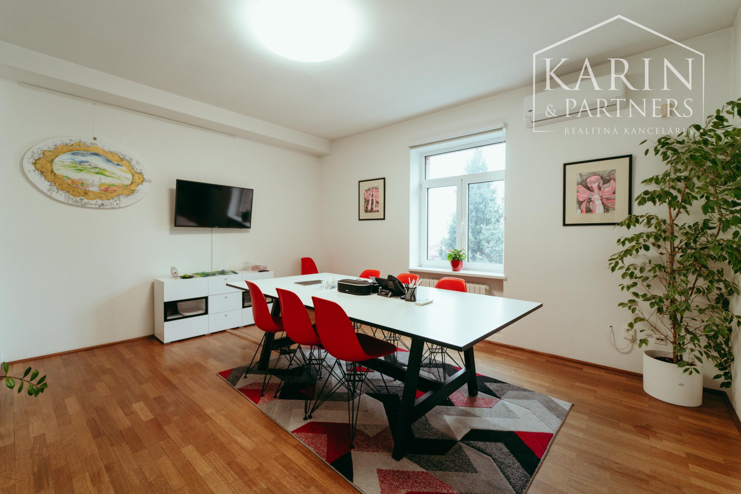 Veľkomtrážna vila pod Slavínom na prenájom