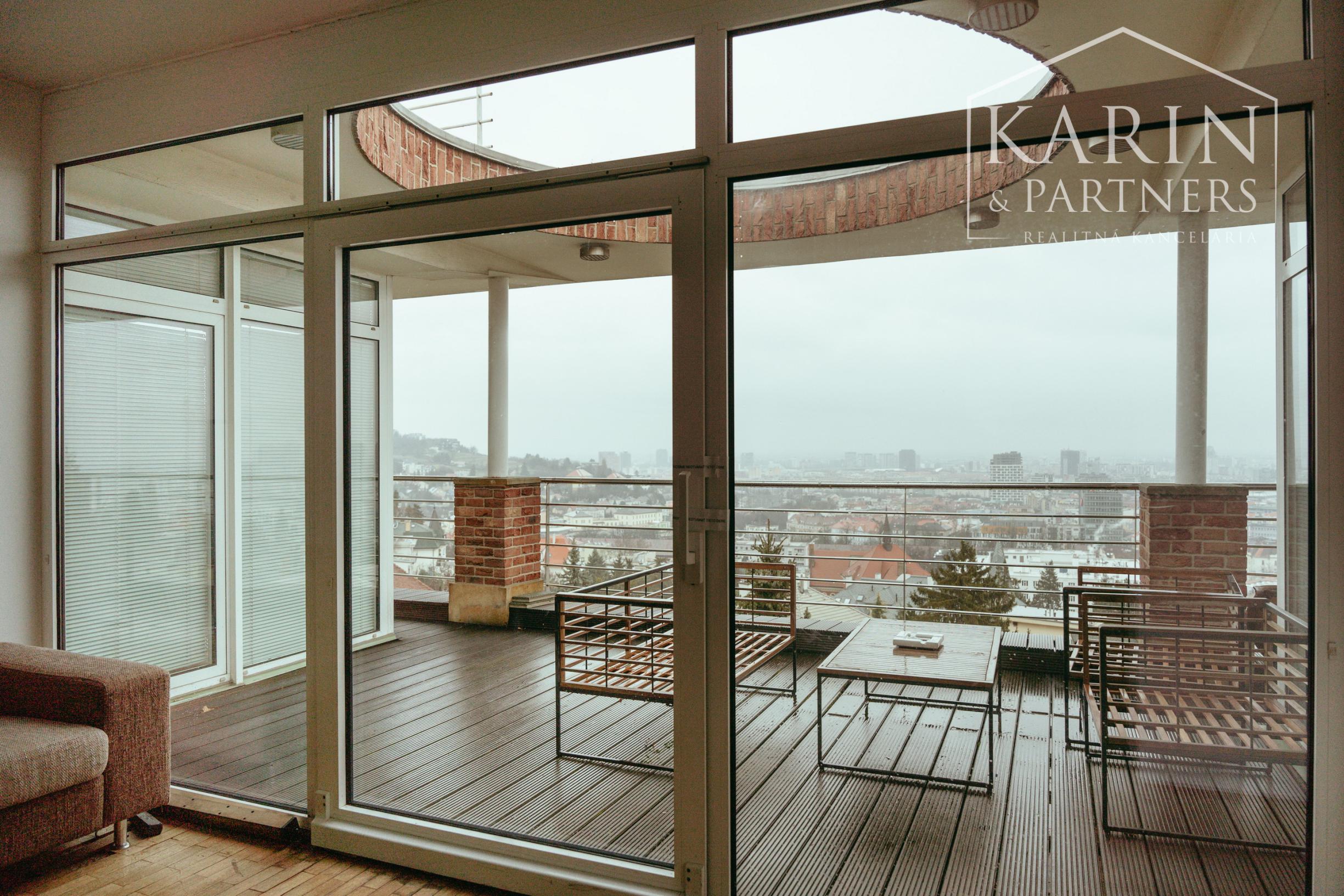 Veľkomtrážna vila pod Slavínom na prenájom