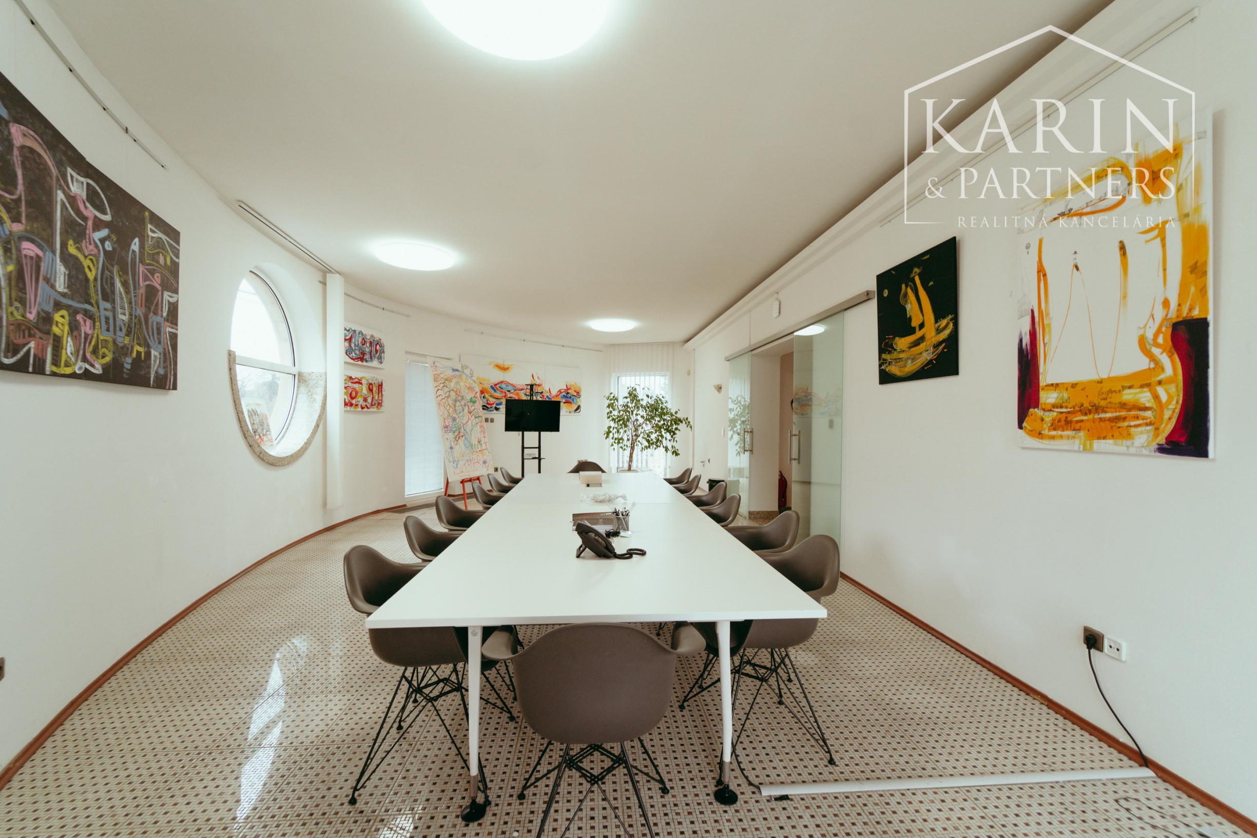 Veľkomtrážna vila pod Slavínom na prenájom