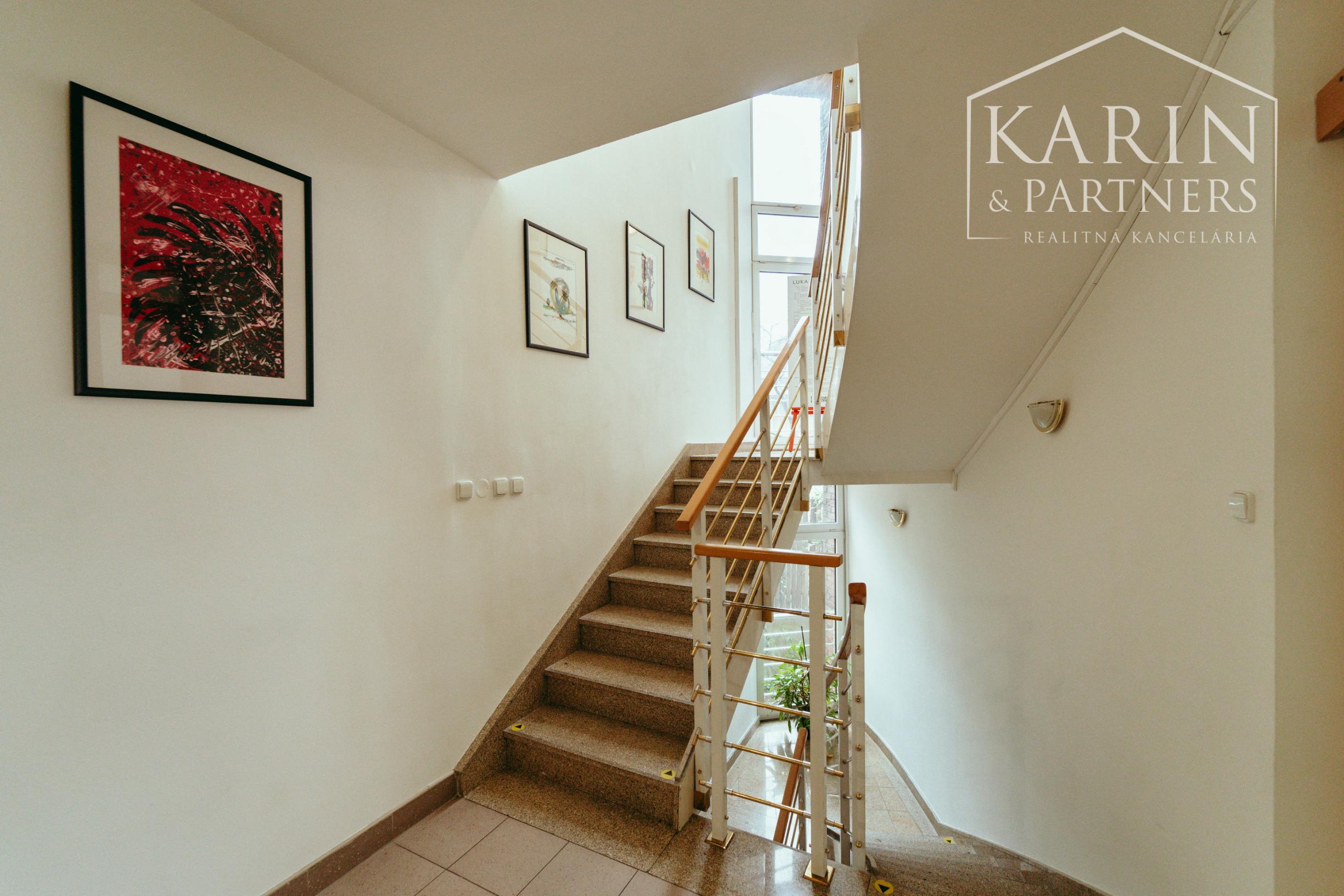 Veľkomtrážna vila pod Slavínom na prenájom