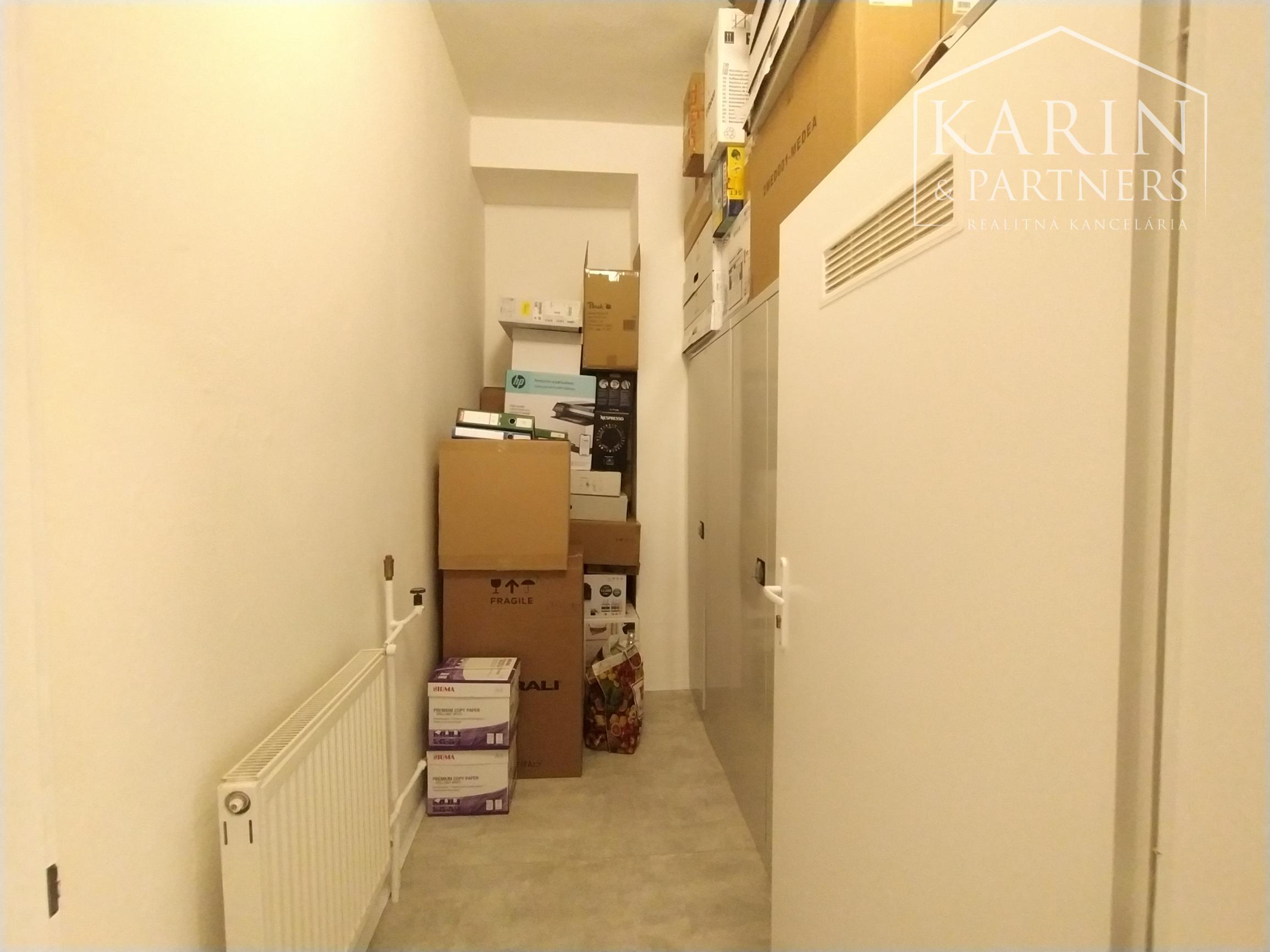 Prenájom klimatizovaný viacúčelový priestor 80 m2 s kuchynkou/ WC/ sprchou + sklad 6m2, BA IV., Dúbravka.