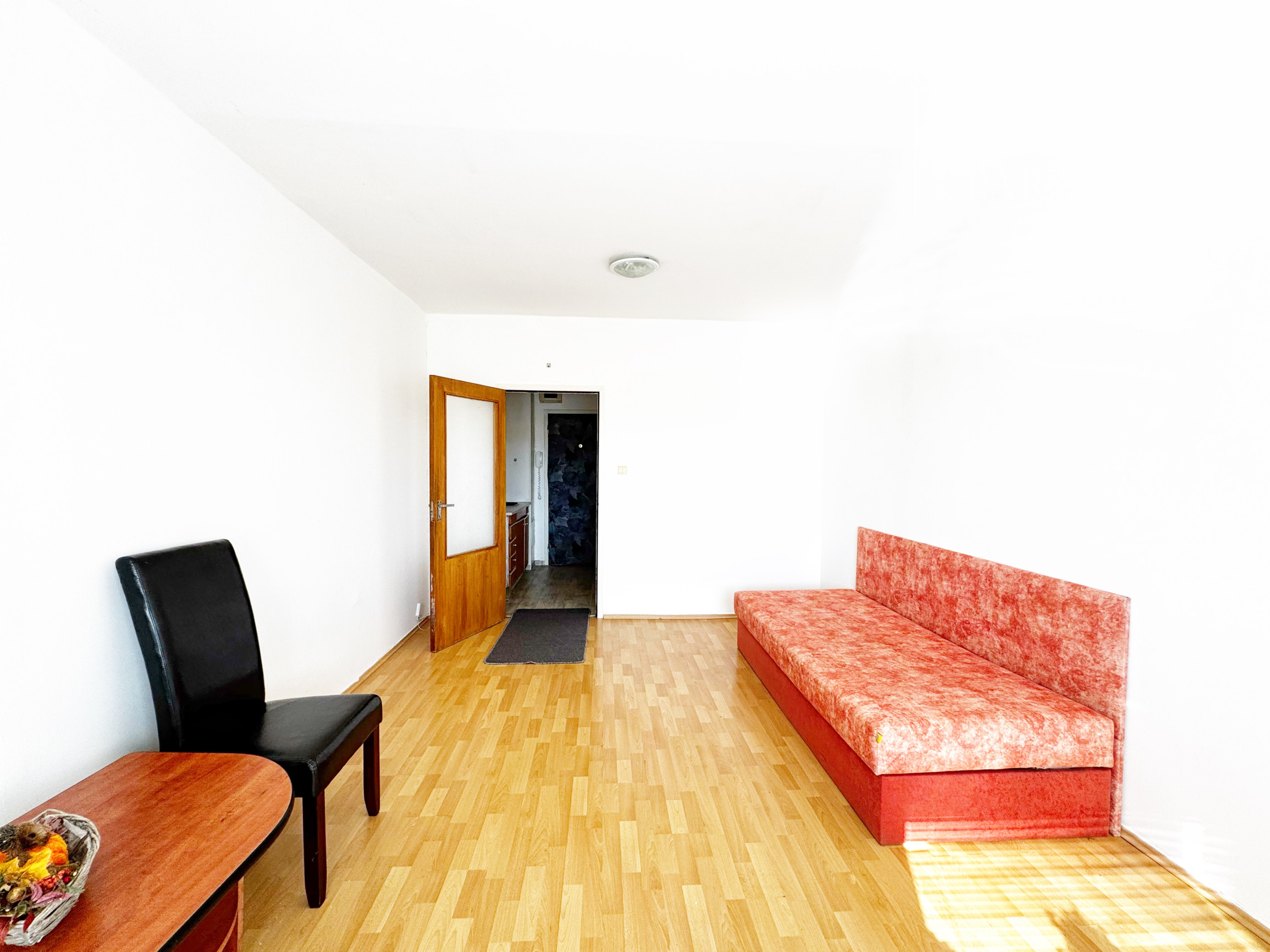 Zariadená útulná garsónka vo výbornej lokalite, L. Svobodu