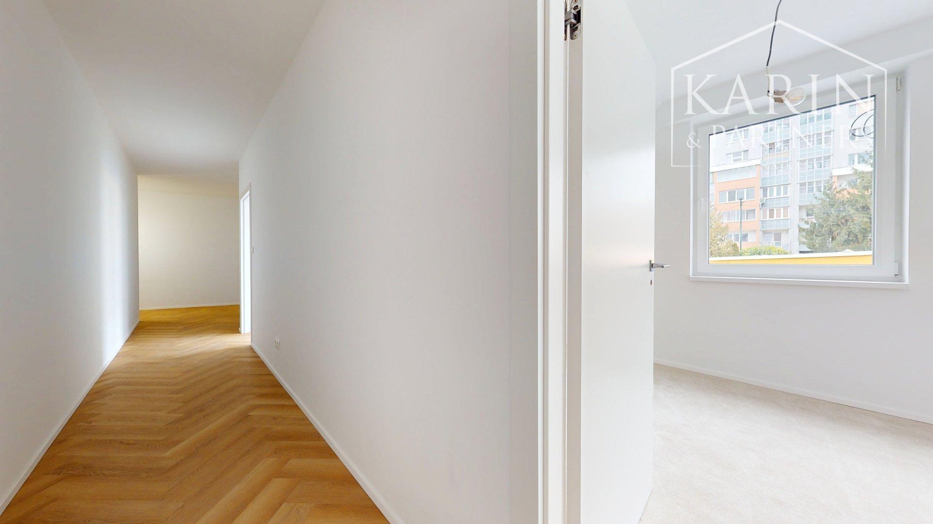 KOMPLETNE ZREKONŠTRUOVANÝ PRIESTRANNÝ 3I BYT S ROZĽAHLOU TERASOU