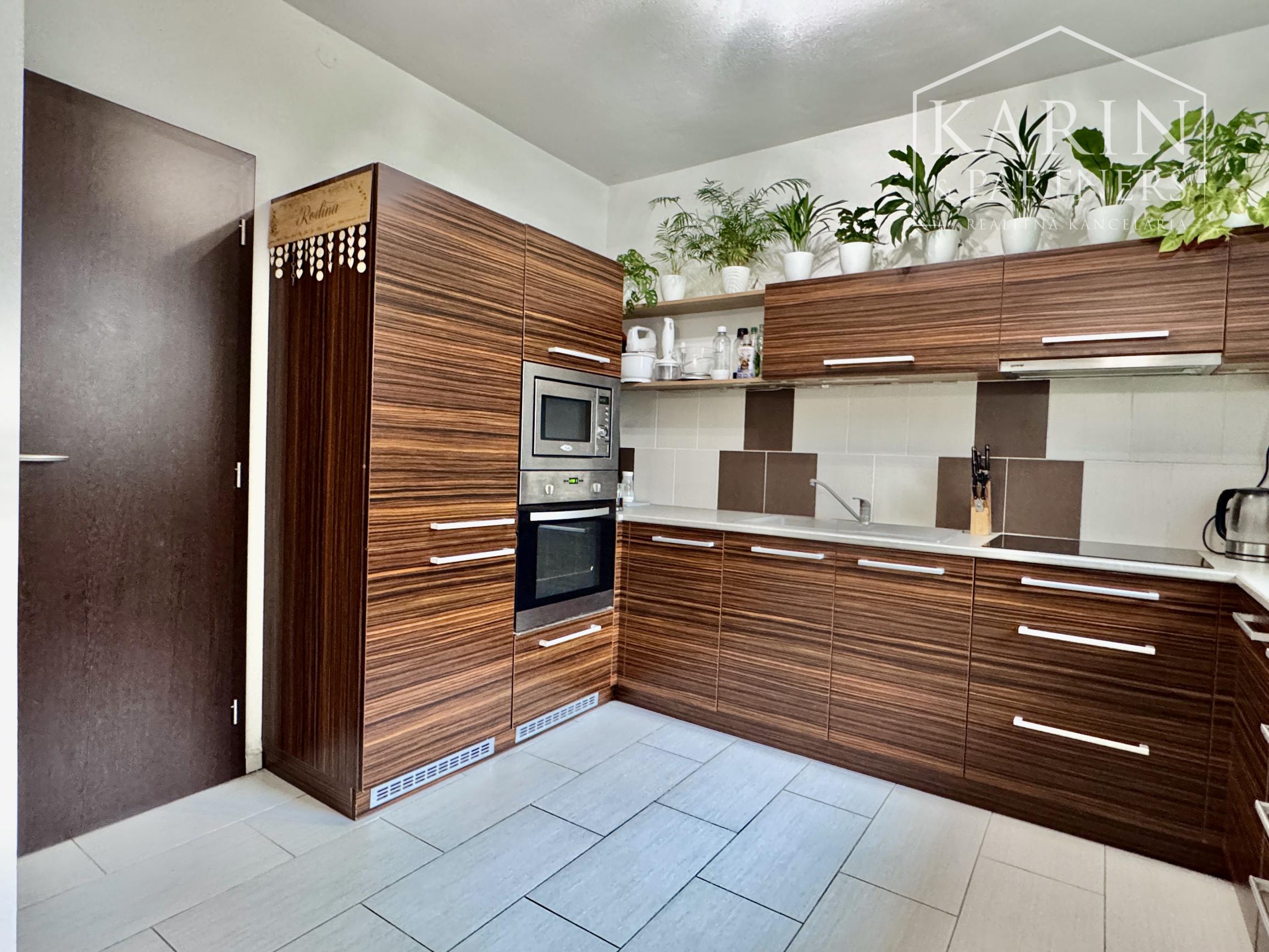 Váš nový domov bez starostí: Krásny poschodový dom z roku 2011 v obľúbenej lokalite Krivé Kúty