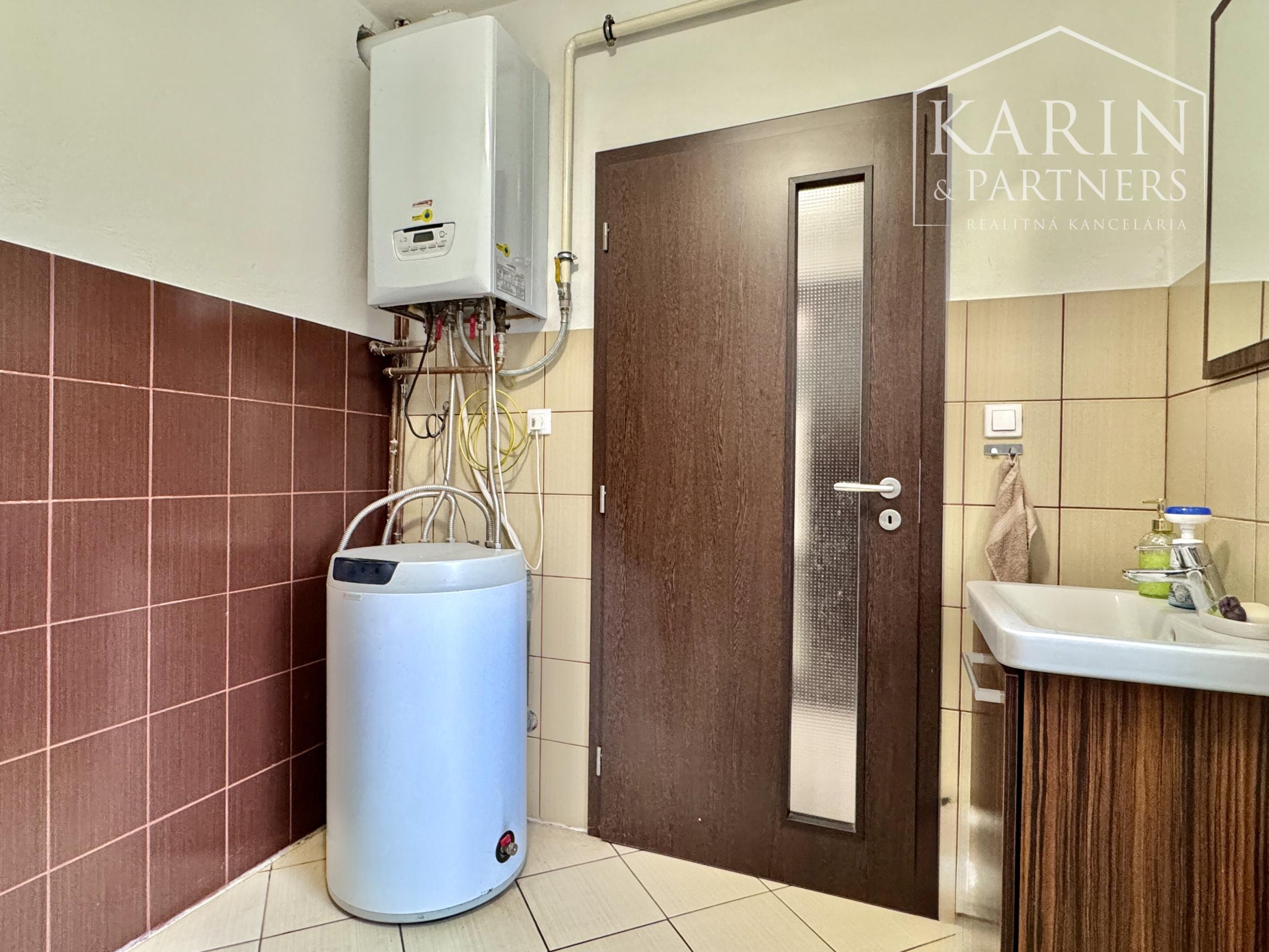 Váš nový domov bez starostí: Krásny poschodový dom z roku 2011 v obľúbenej lokalite Krivé Kúty