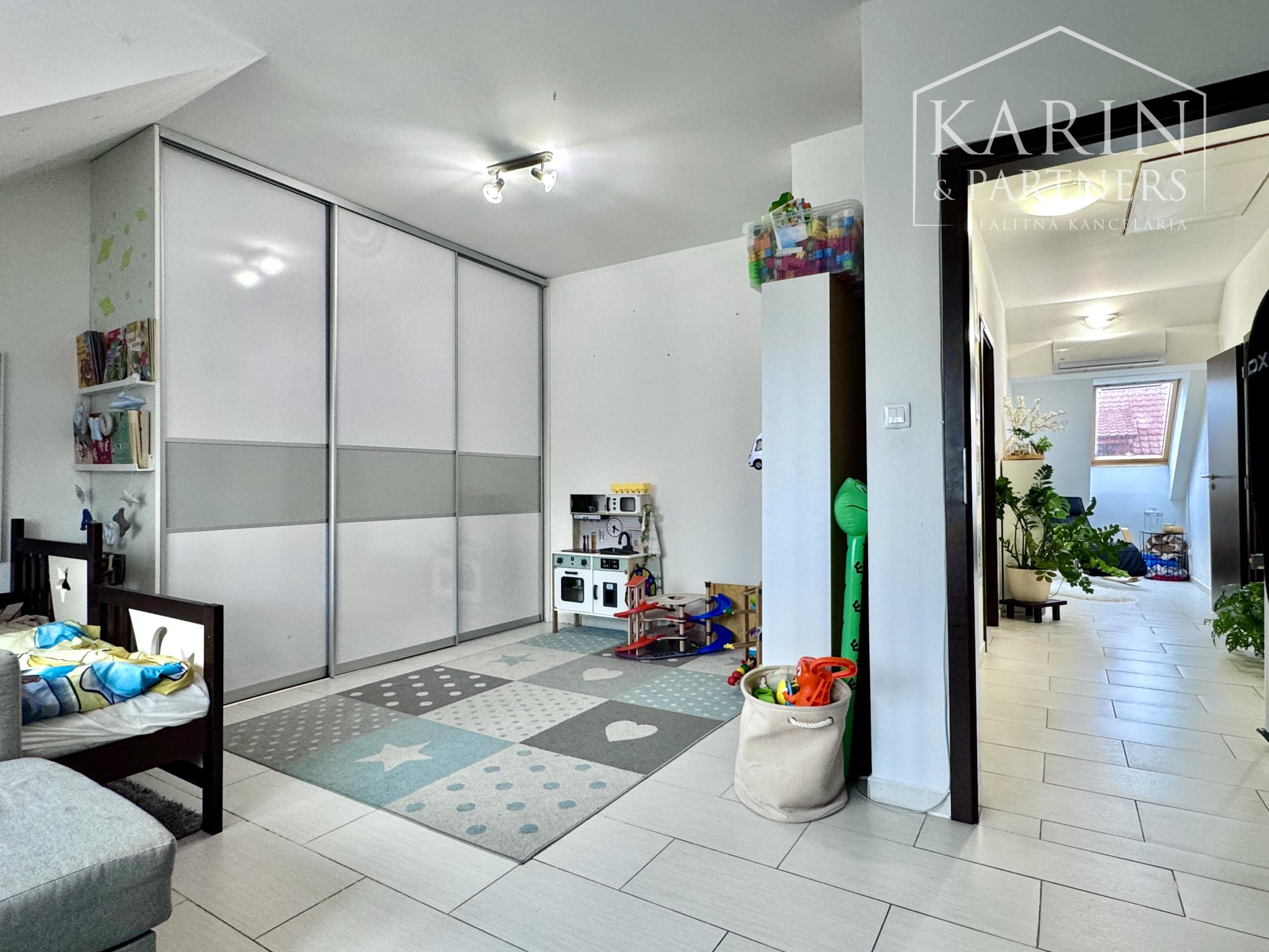 Váš nový domov bez starostí: Krásny poschodový dom z roku 2011 v obľúbenej lokalite Krivé Kúty