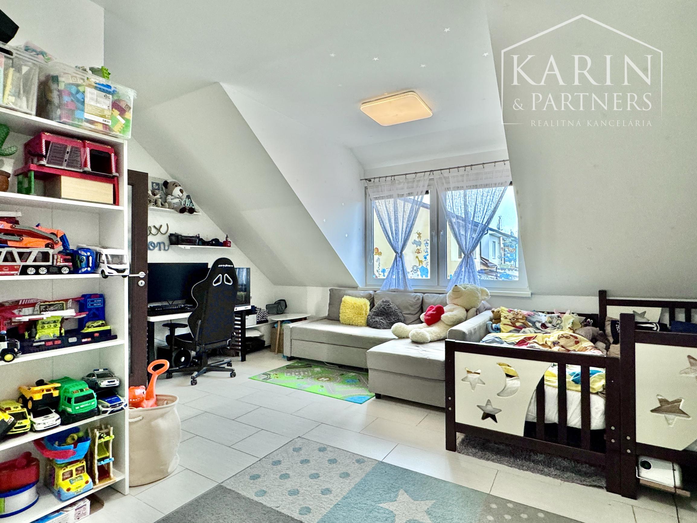 Váš nový domov bez starostí: Krásny poschodový dom z roku 2011 v obľúbenej lokalite Krivé Kúty