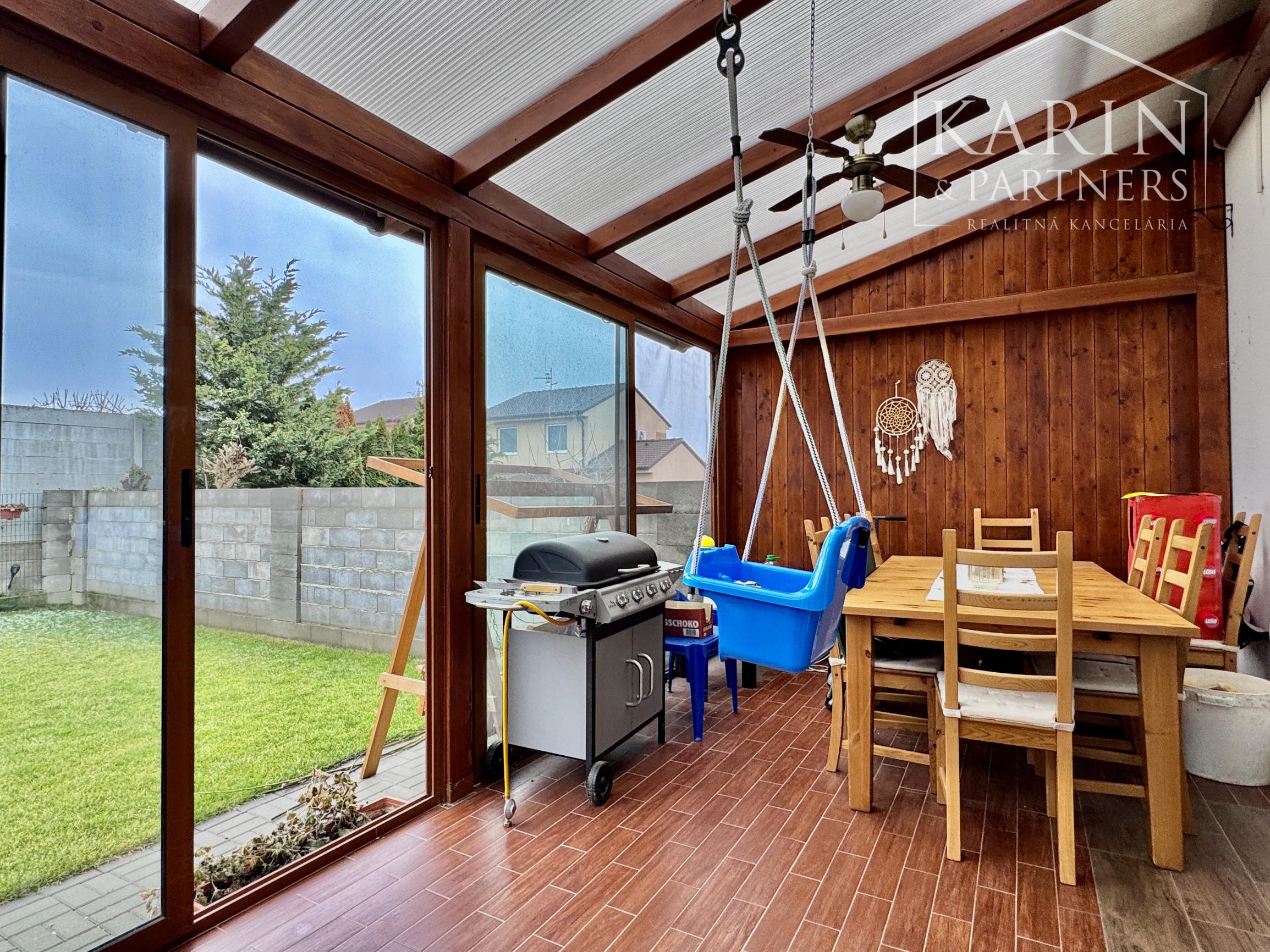 Váš nový domov bez starostí: Krásny poschodový dom z roku 2011 v obľúbenej lokalite Krivé Kúty