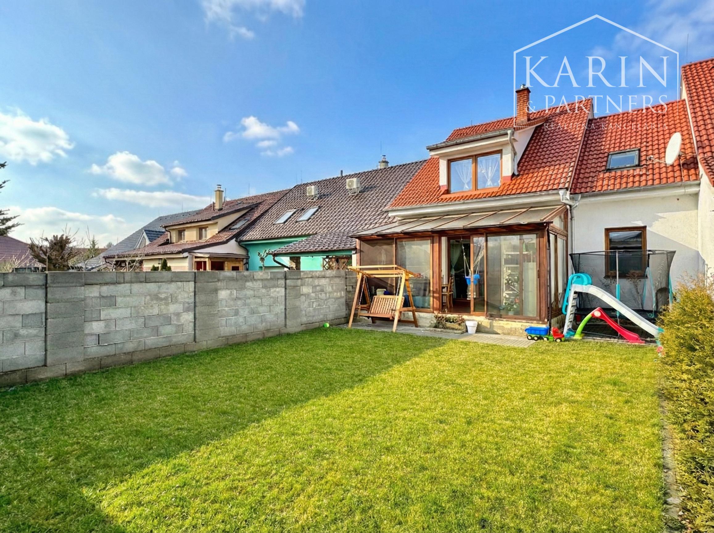 Váš nový domov bez starostí: Krásny poschodový dom z roku 2011 v obľúbenej lokalite Krivé Kúty