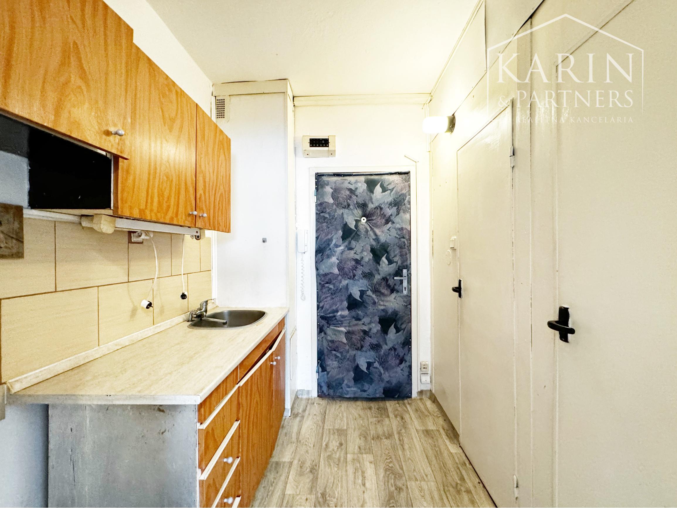 Dostupná garzónka s nízkymi nákladmi v žiadanej lokalite, L. Svobodu