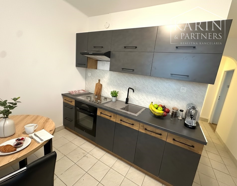 Prenájom – 3 izbový byt s loggiou na Ostredkovej. Ul. Ružinov BA II