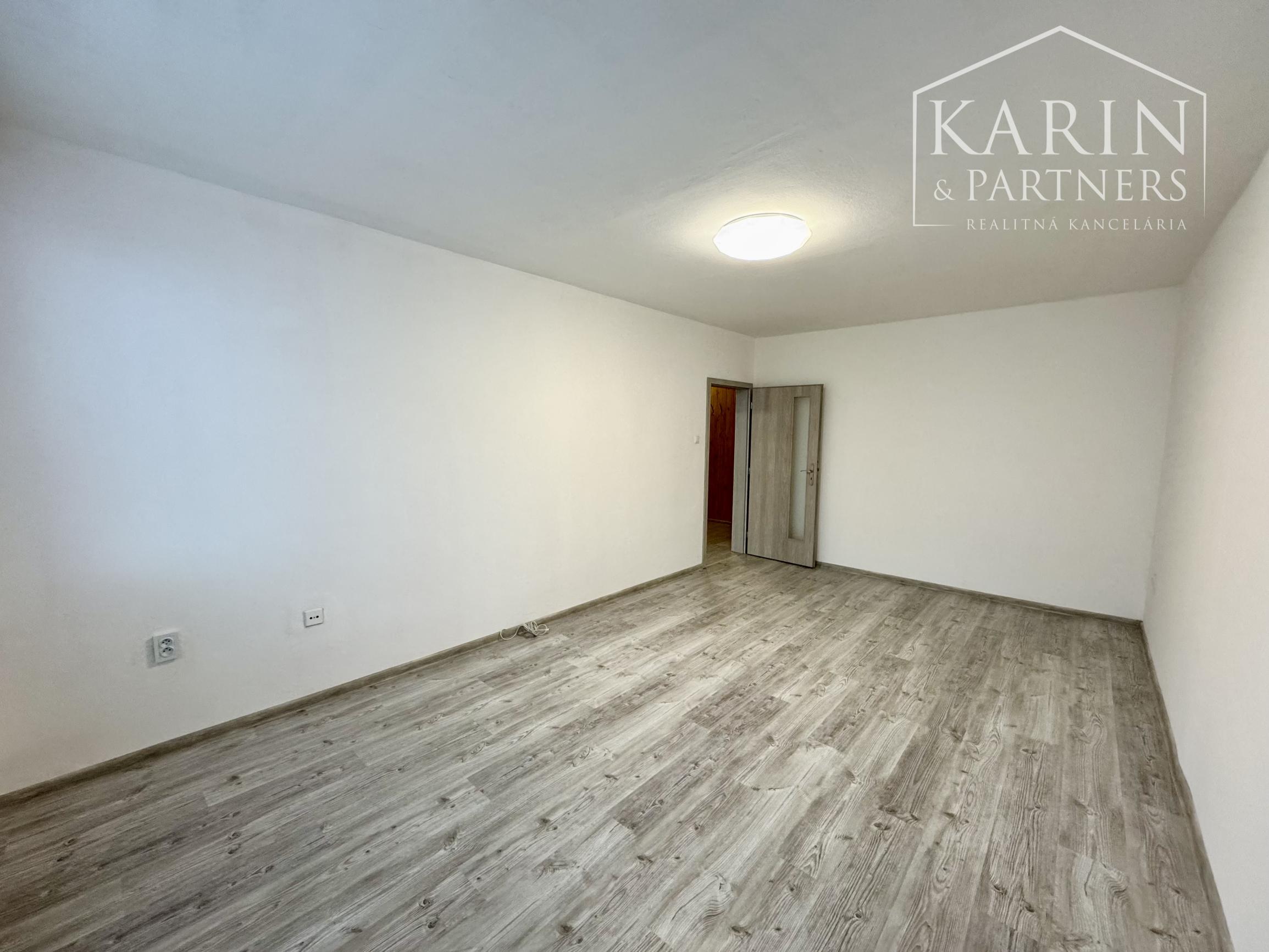 PRENÁJOM PRIESTRANNÉHO 2i BYTU V HOLÍČI