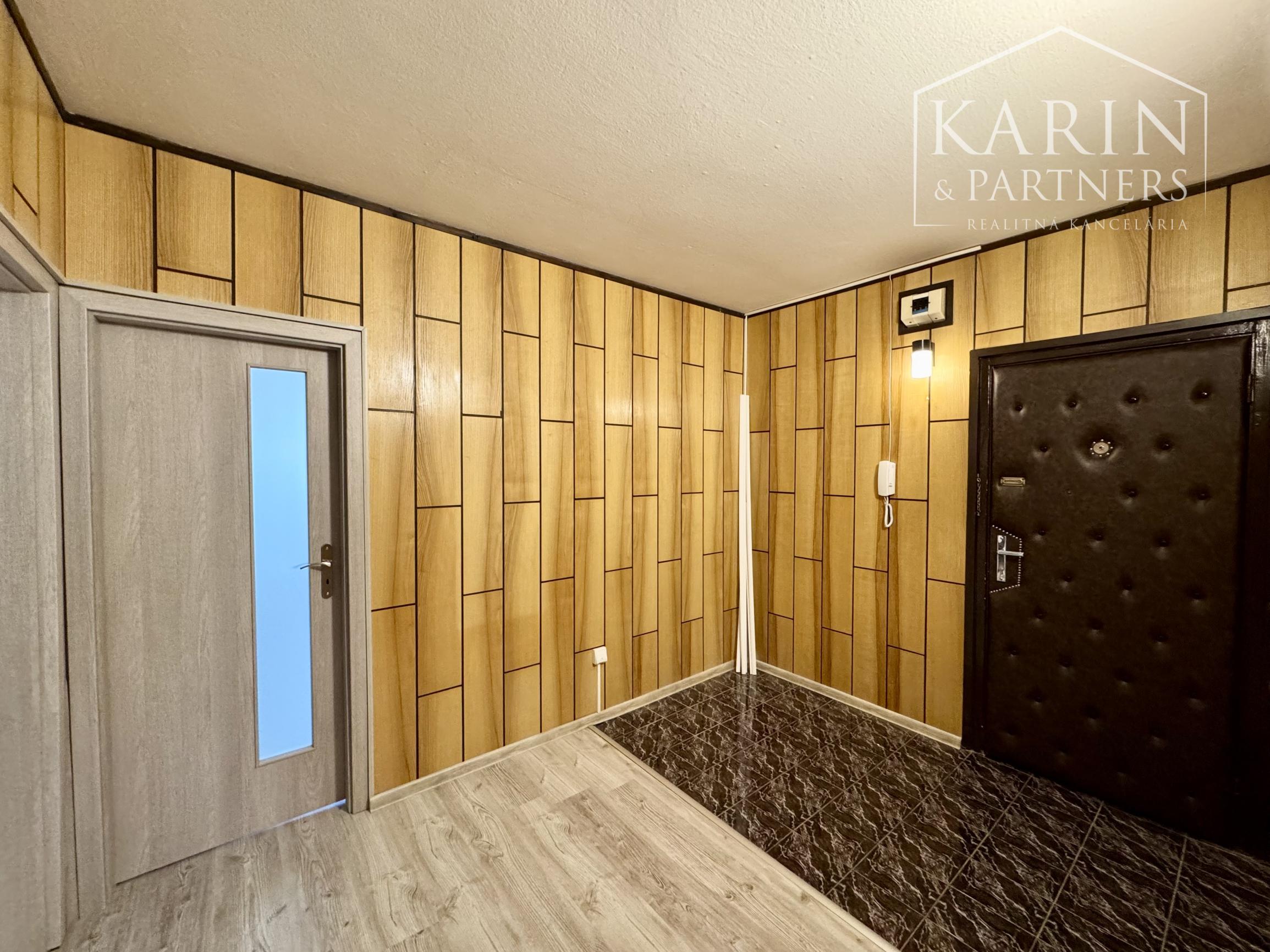 PRENÁJOM PRIESTRANNÉHO 2i BYTU V HOLÍČI