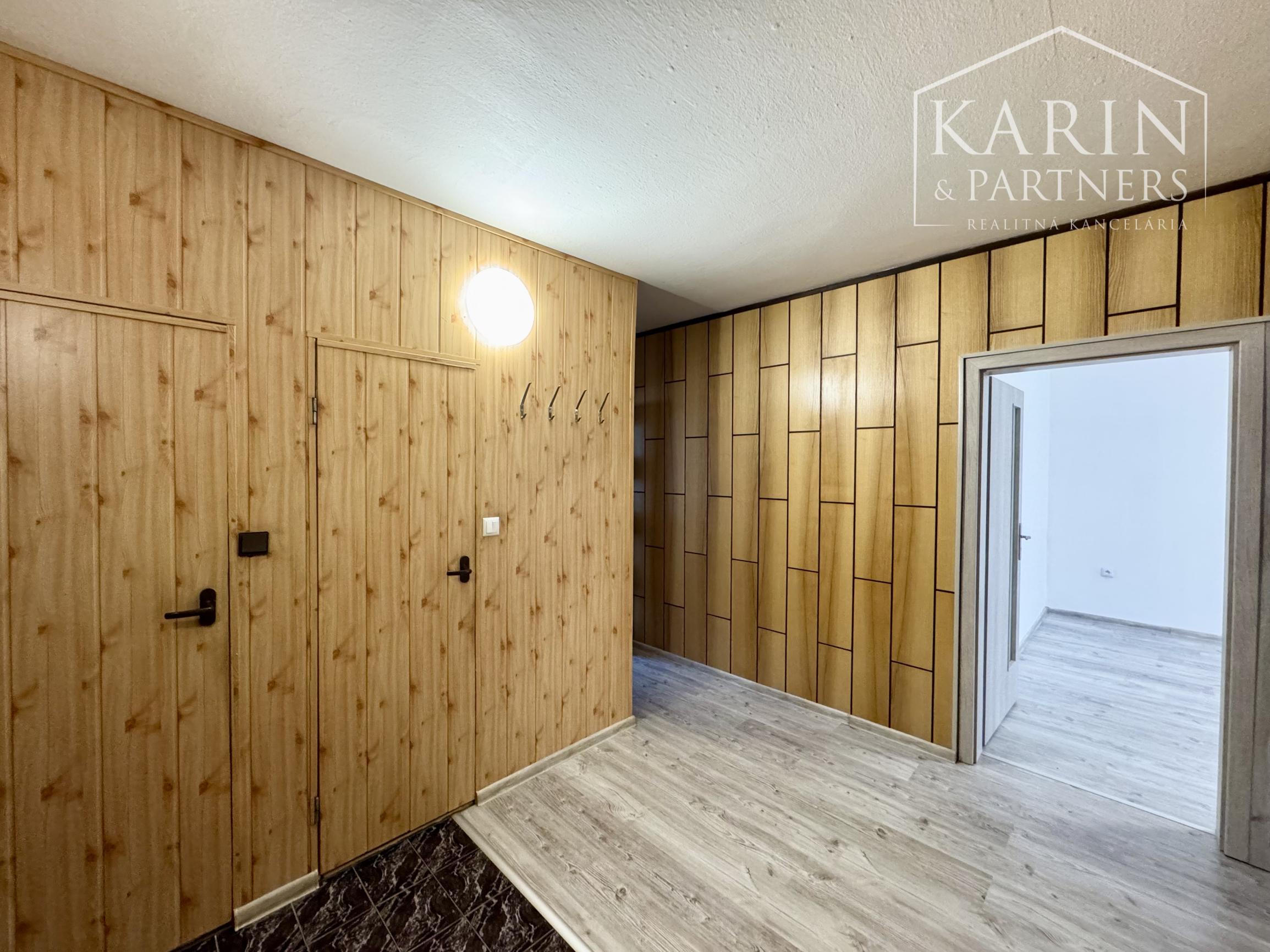 PRENÁJOM PRIESTRANNÉHO 2i BYTU V HOLÍČI