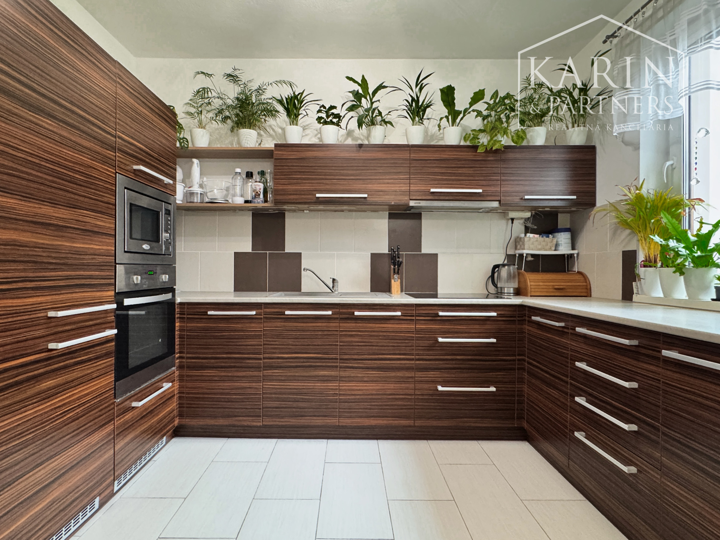 Váš nový domov bez starostí: Krásny poschodový dom z roku 2011 v obľúbenej lokalite Krivé Kúty