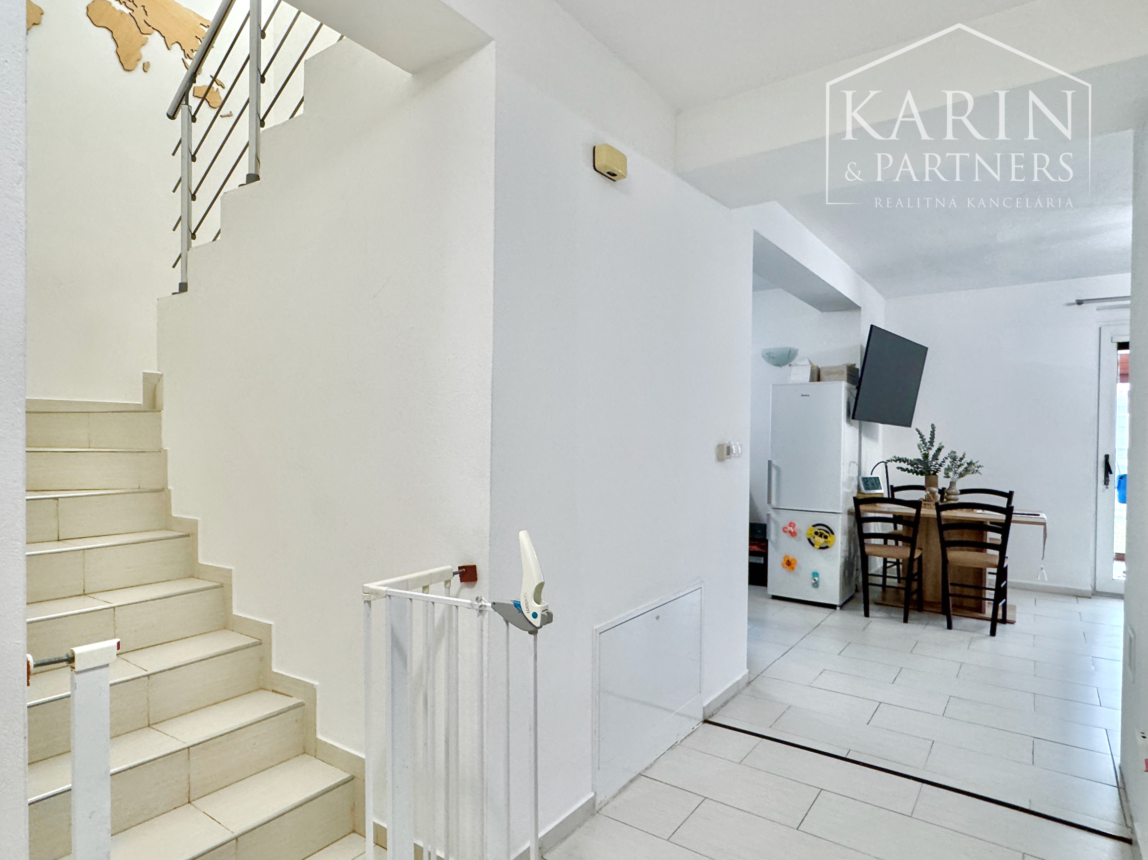 Váš nový domov bez starostí: Krásny poschodový dom z roku 2011 v obľúbenej lokalite Krivé Kúty