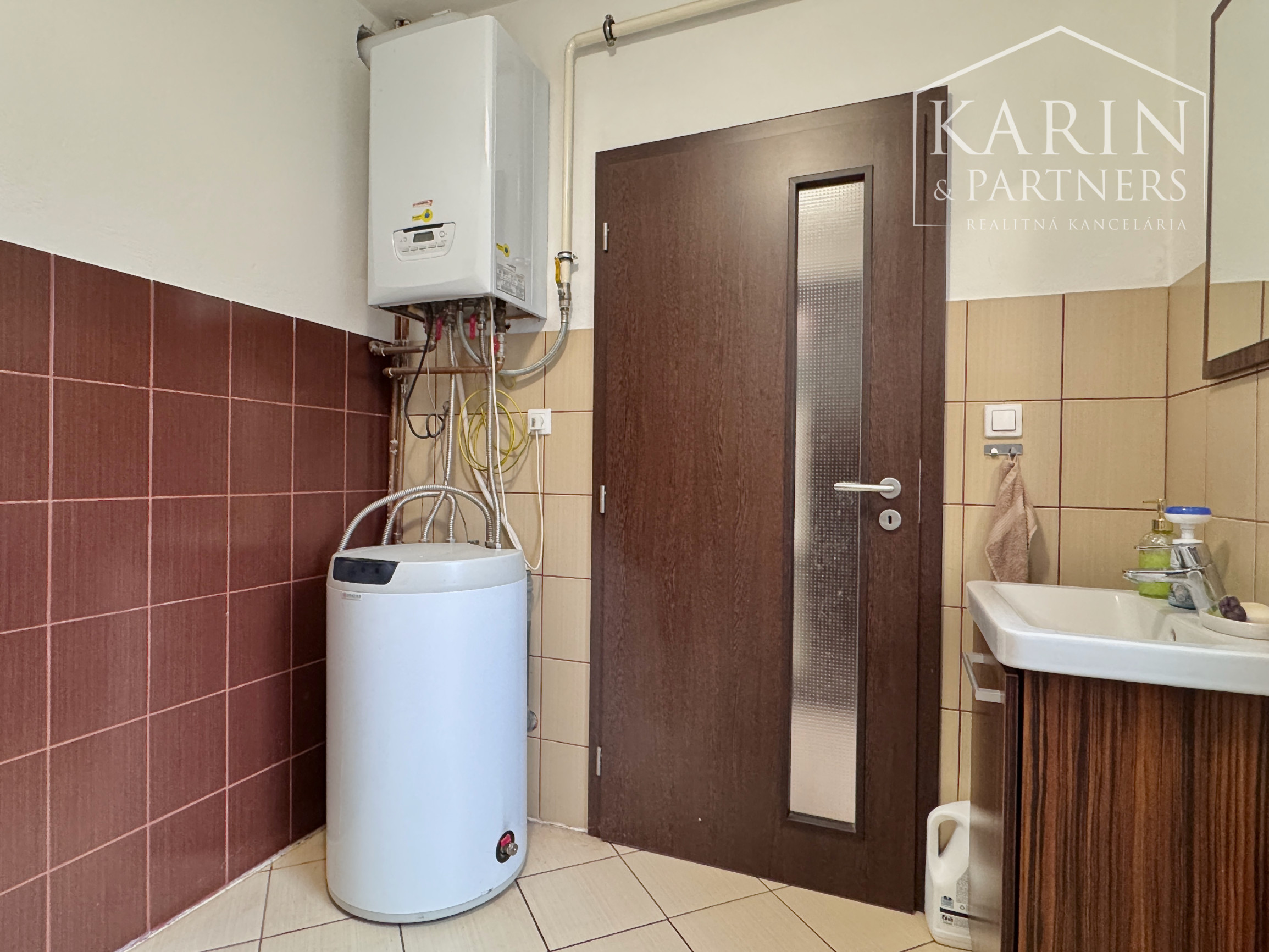 Váš nový domov bez starostí: Krásny poschodový dom z roku 2011 v obľúbenej lokalite Krivé Kúty