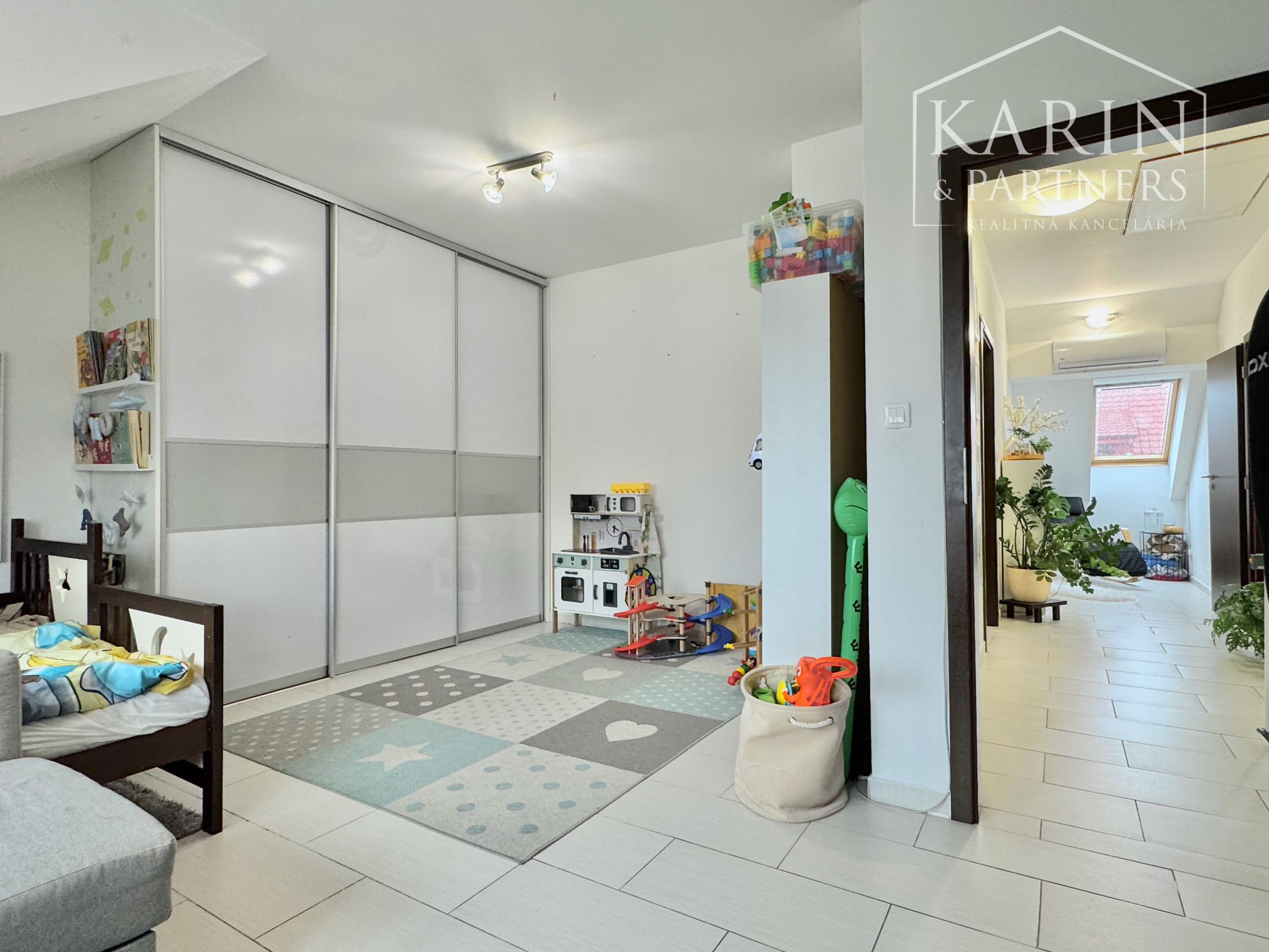 Váš nový domov bez starostí: Krásny poschodový dom z roku 2011 v obľúbenej lokalite Krivé Kúty