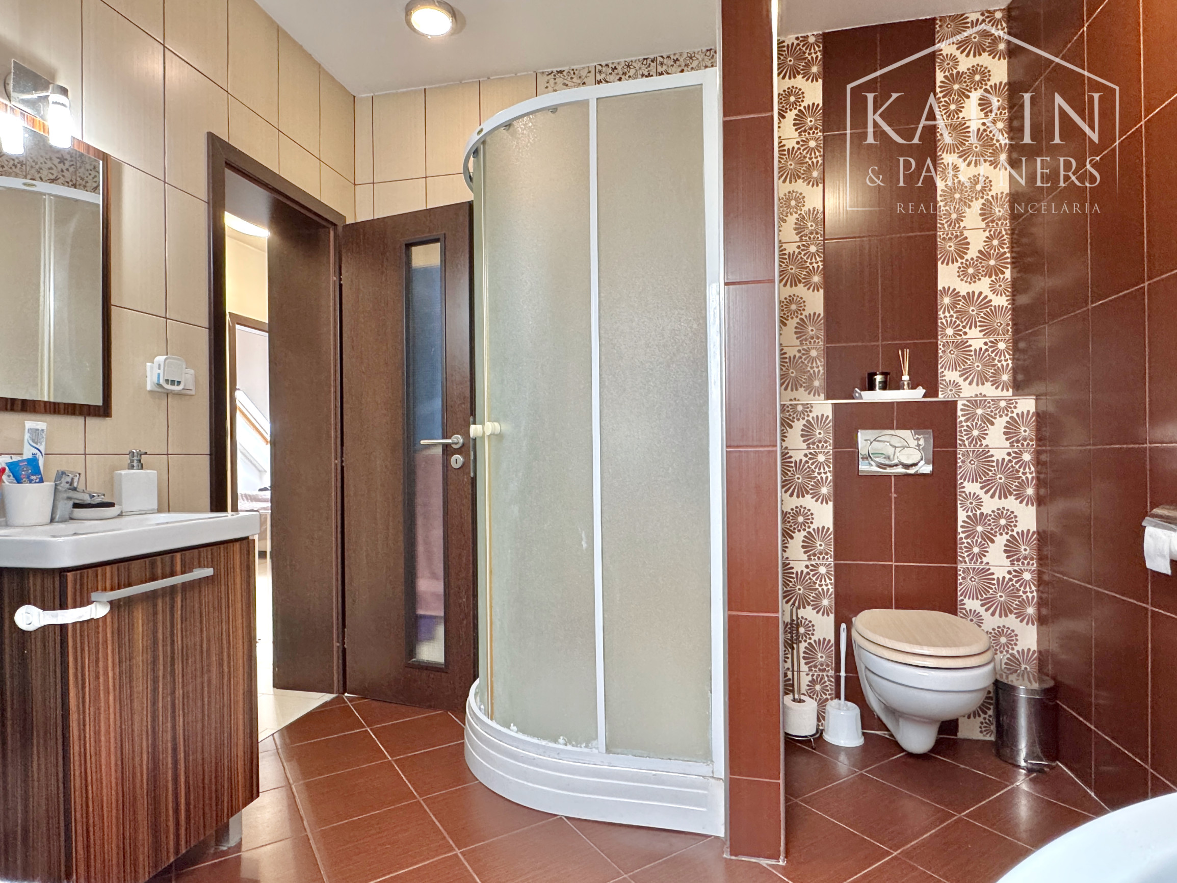 Váš nový domov bez starostí: Krásny poschodový dom z roku 2011 v obľúbenej lokalite Krivé Kúty