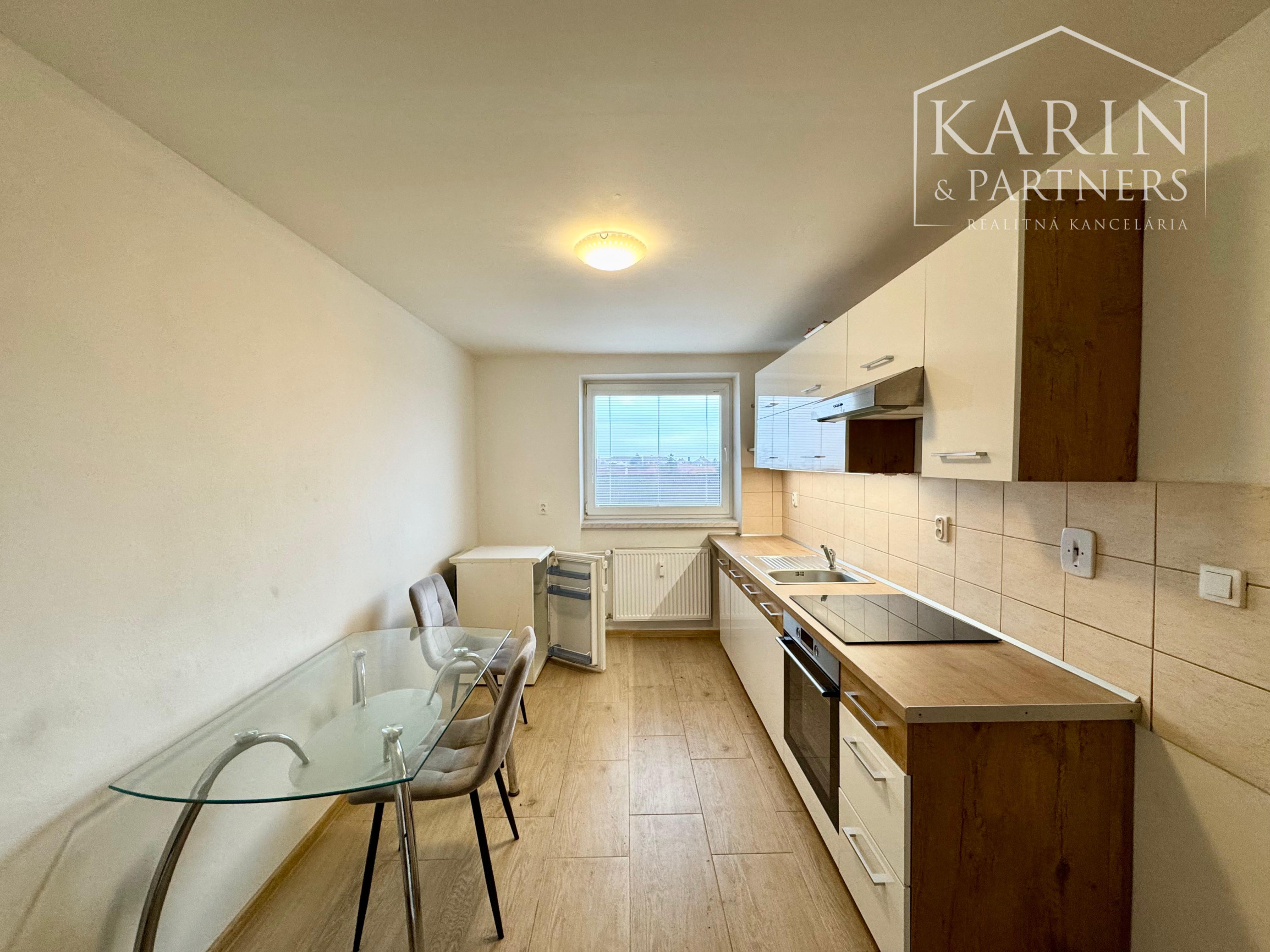 PRENÁJOM ZARIADENÉHO 2i BYTU V HOLÍČI