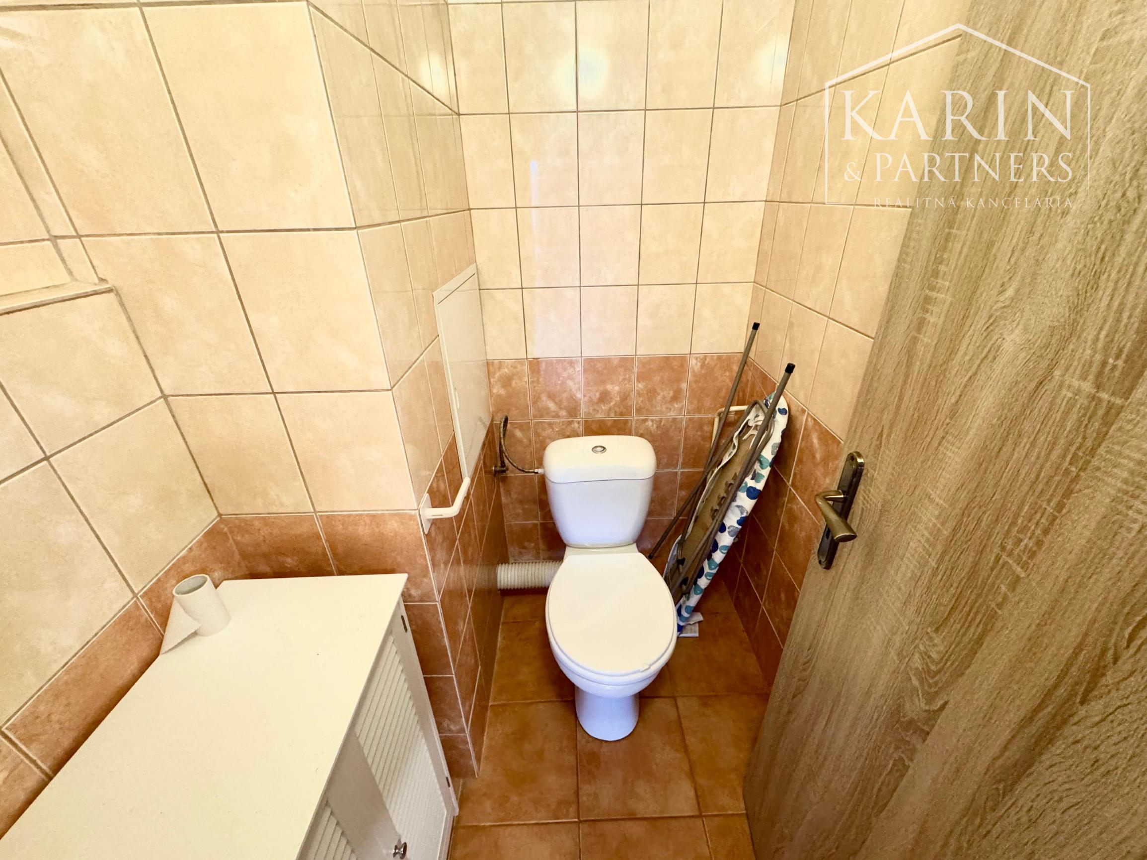 PRENÁJOM ZARIADENÉHO 2i BYTU V HOLÍČI