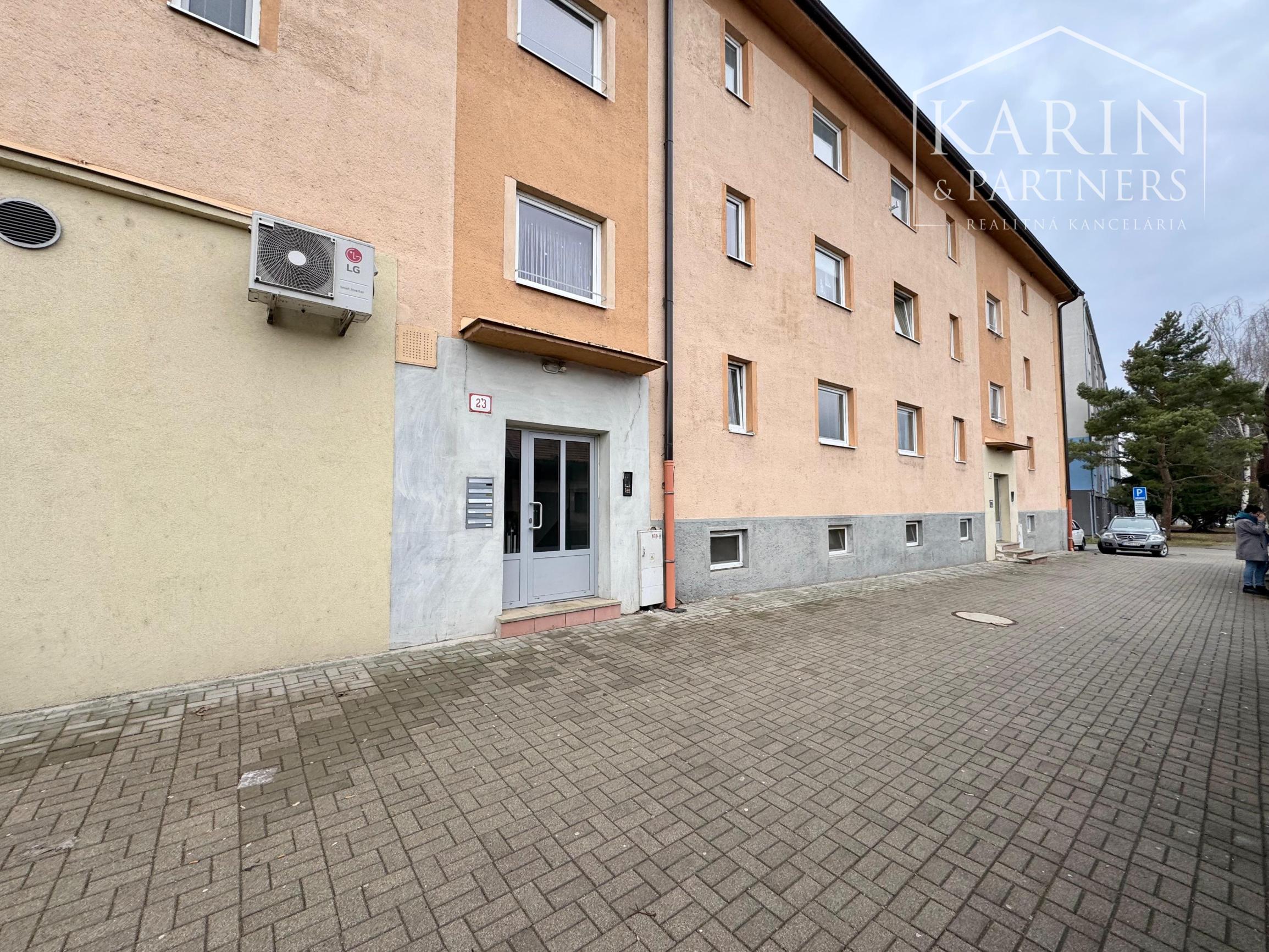 PRENÁJOM ZARIADENÉHO 2i BYTU V HOLÍČI