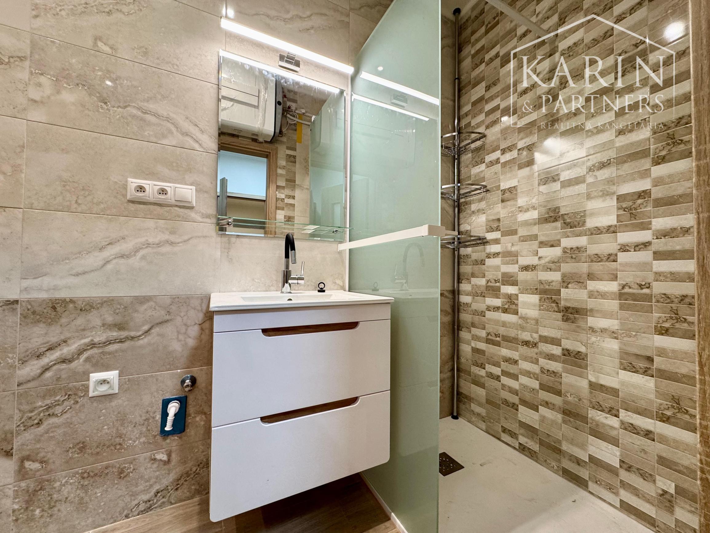 PRENÁJOM LUXUSNÉHO 1-IZBOVÉHO BYTU V HOLÍČI