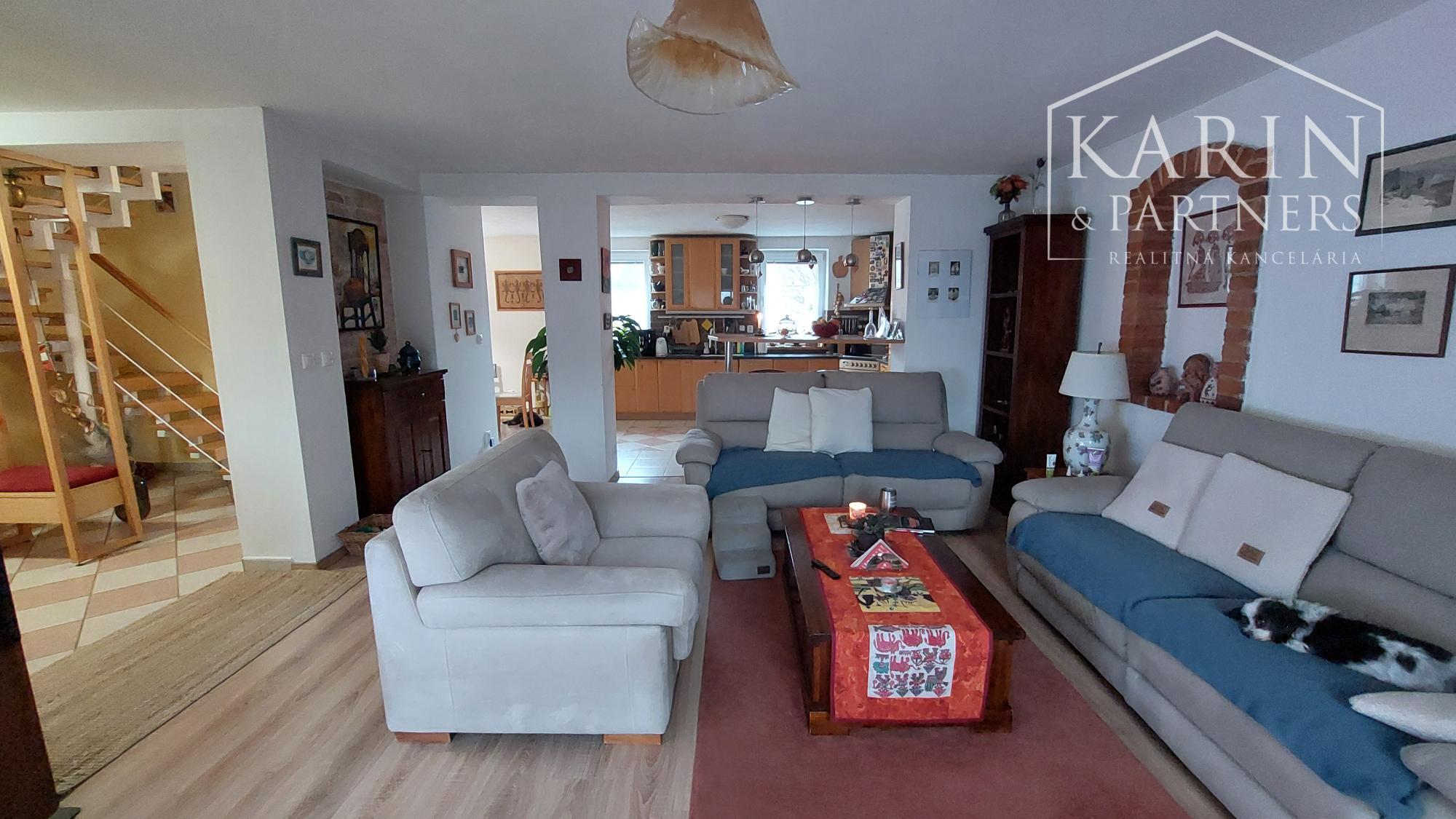 Rodinný dom s atmosférou  - 5 izieb, záhrada, bazén, parkovanie