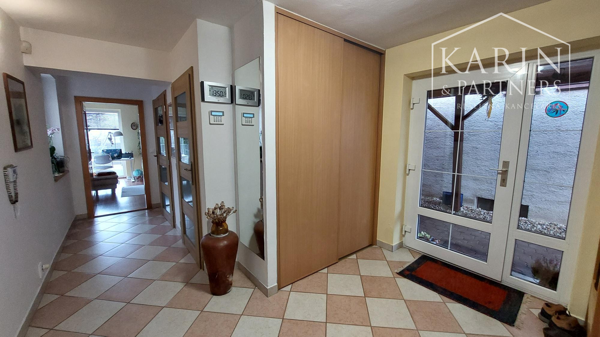 Rodinný dom s atmosférou  - 5 izieb, záhrada, bazén, parkovanie