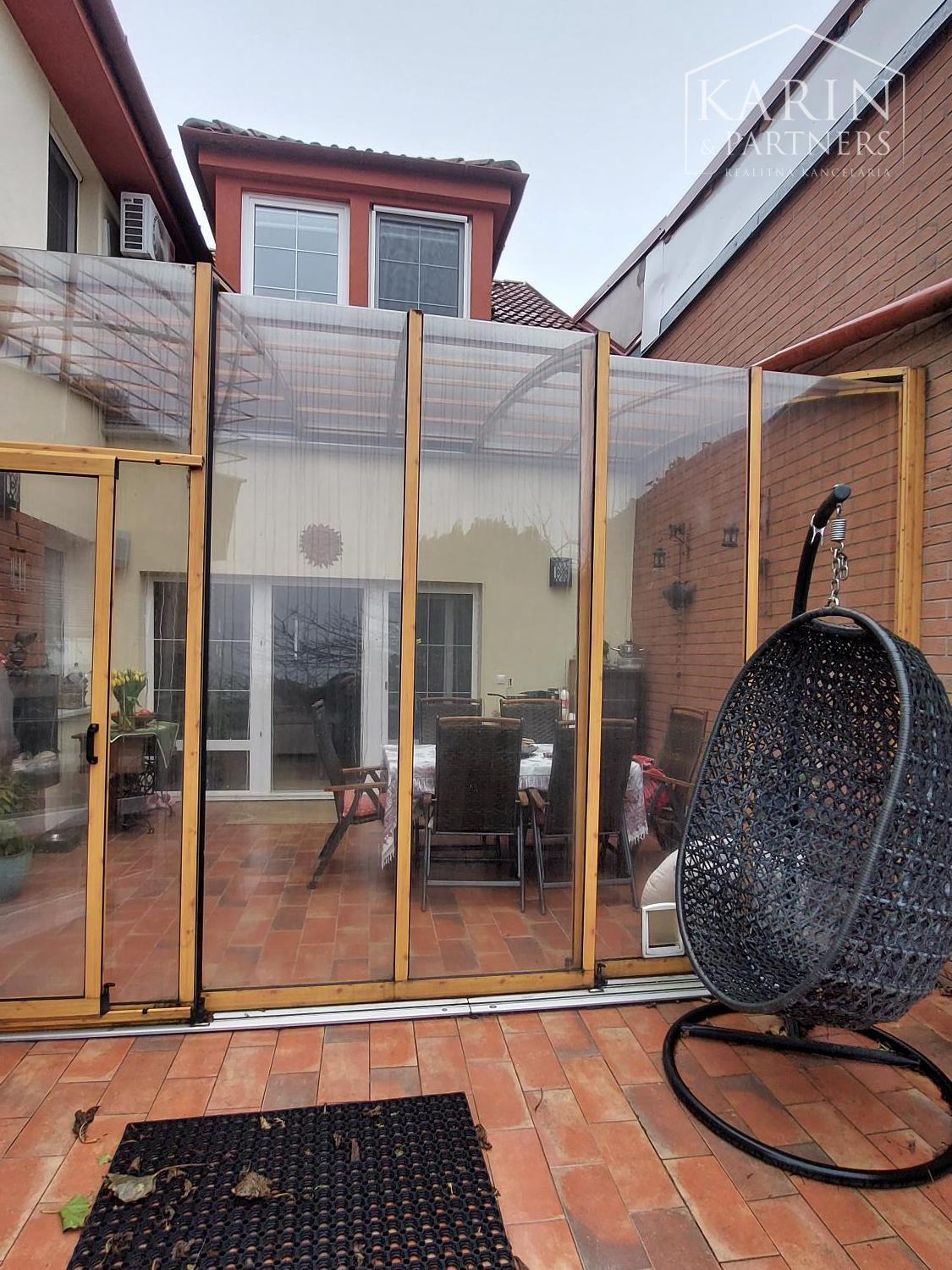 Rodinný dom s atmosférou  - 5 izieb, záhrada, bazén, parkovanie